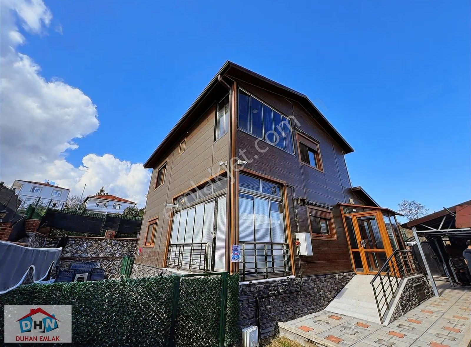 Duhan Emlak'tan Yalova Merkez'de 370m2 Arsa İçinde Satılık Villa