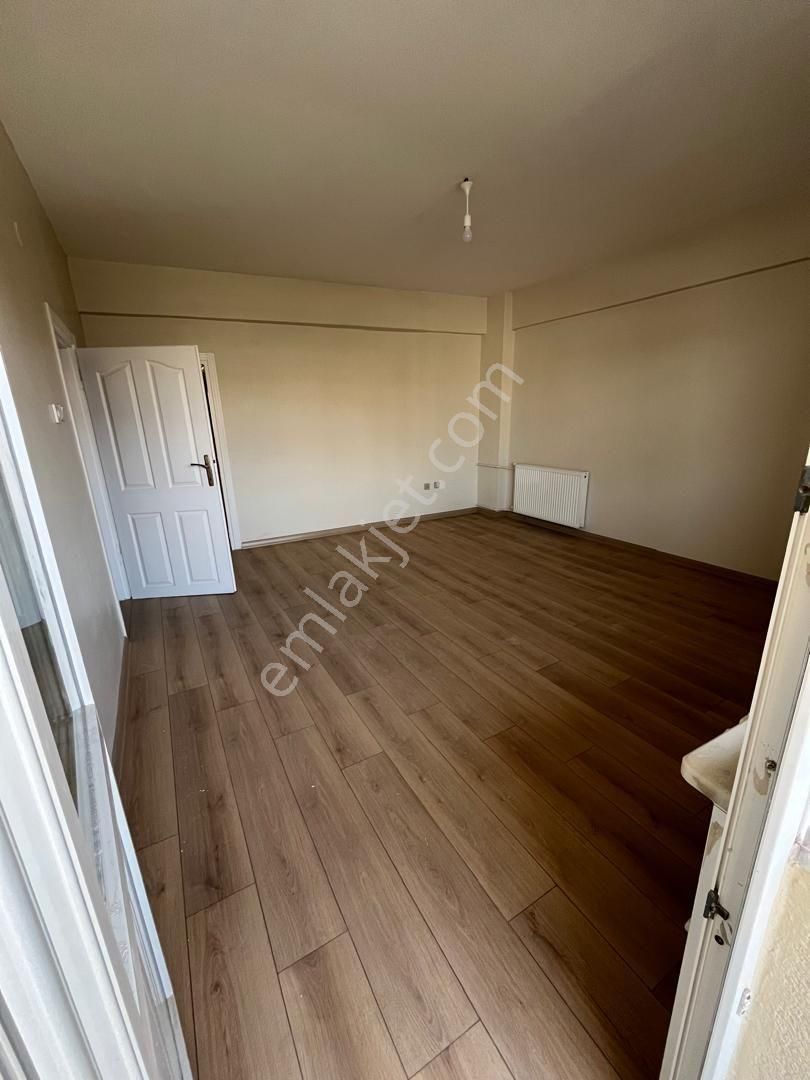 Ümraniye Altınşehir Yukarıdudullu Metro Yürüme Mesafeli 3.kat 3+1 Yabancıya Uygun Kiralık Daire Ev - Görsel 3