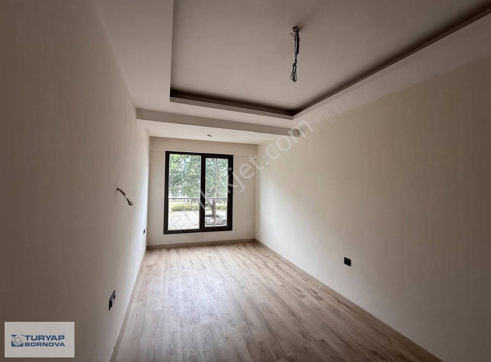 Bayraklı Manavkuyu Satılık 2+1 Daire Cadde Üstü - Görsel 2