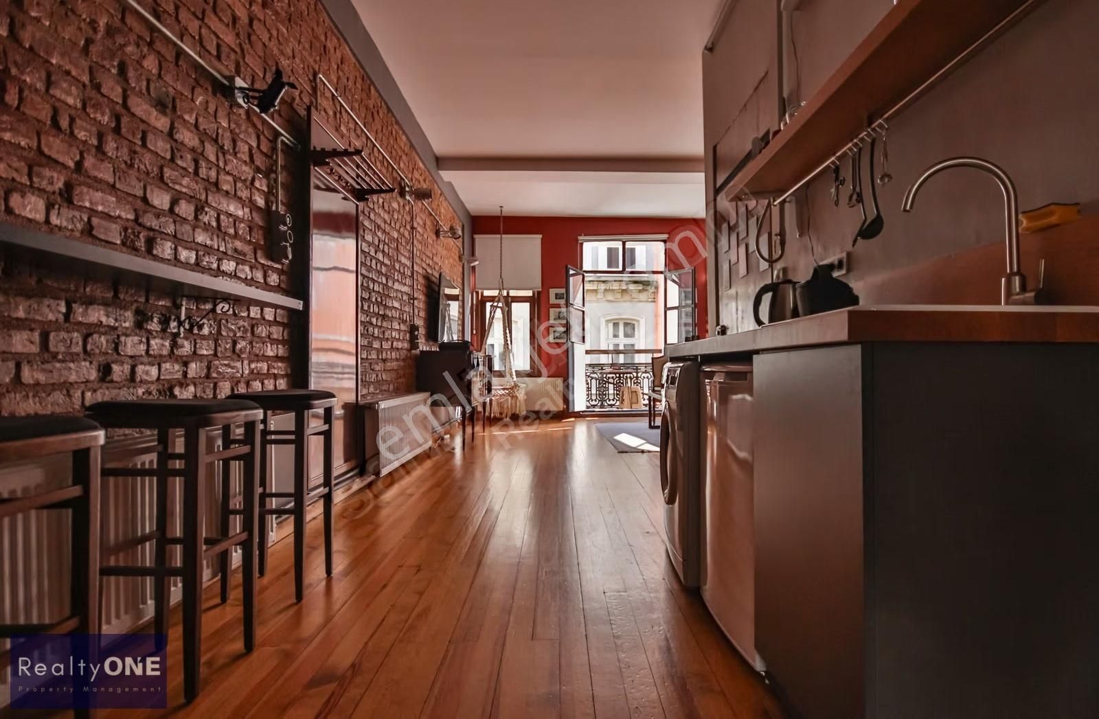 R-one Galata Serdar-ı Ekrem Sok. Ve Kule Manzaralı Kiralık Ofis - Görsel 18