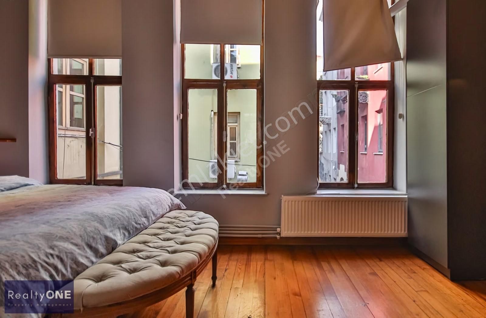 R-one Galata Serdar-ı Ekrem Sok. Ve Kule Manzaralı Kiralık Ofis - Görsel 14