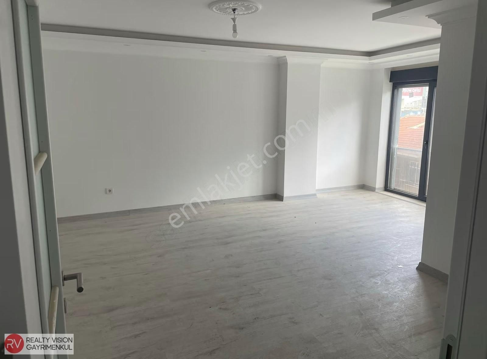 Rv Den Üsküdar Küçük Çamlıcada İskanlı Lüx Sıfır Dublex