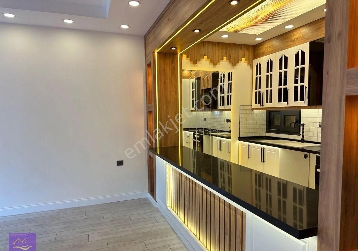 İzmir Güzelyalıda Satılık 3+1 Lüks Daire - Görsel 9