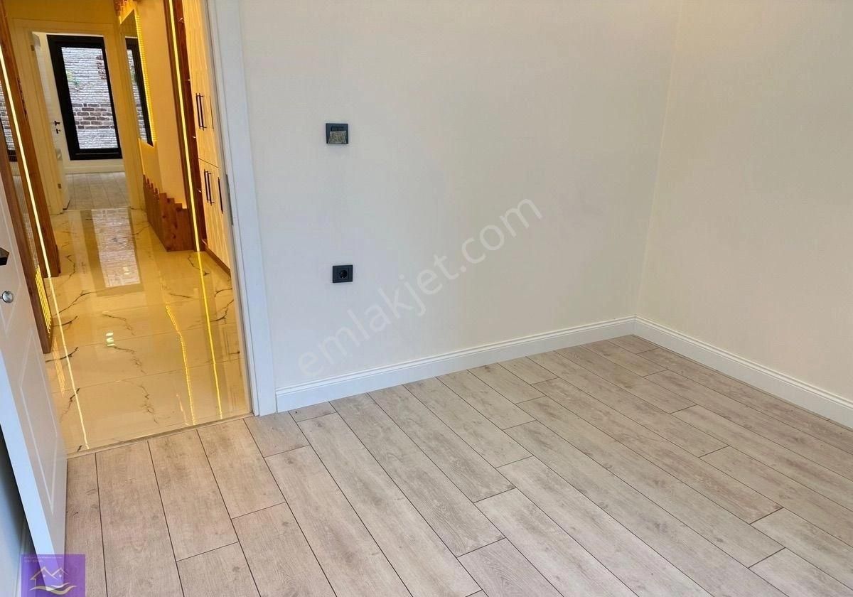 İzmir Güzelyalıda Satılık 3+1 Lüks Daire - Görsel 16