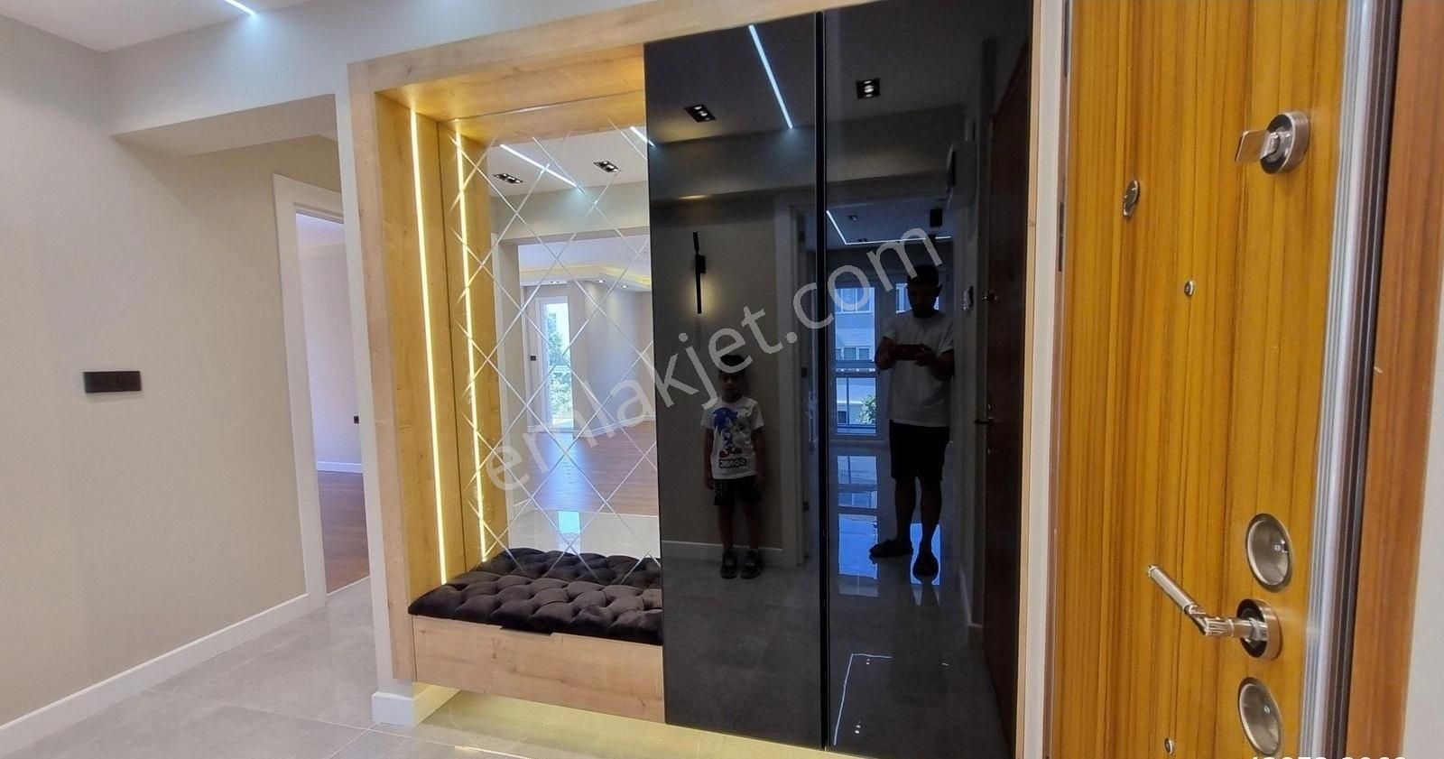 Bostanlıda Köşe 3+1 Satılık Daire - Görsel 9