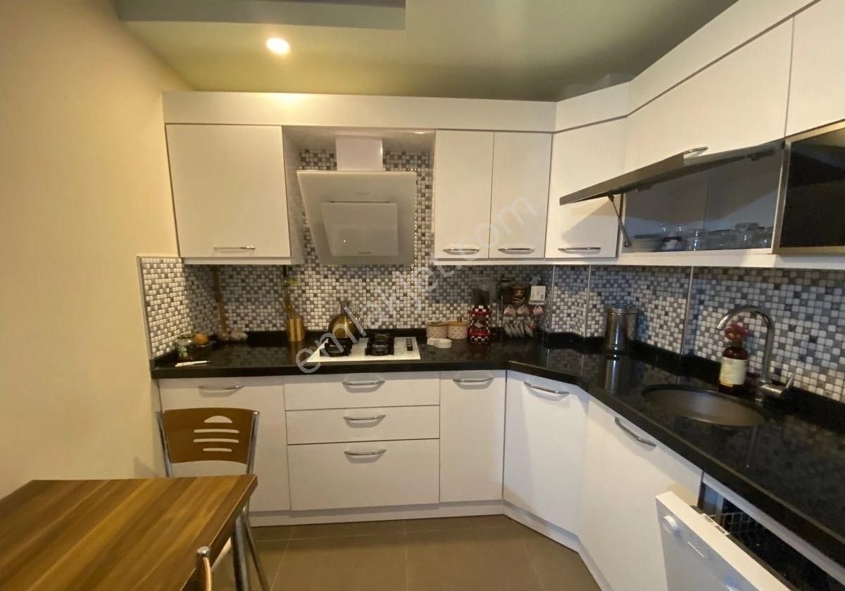 Havuzlu Site İçerisinde Eşyalı Satılık 2+1 Daire - Görsel 5