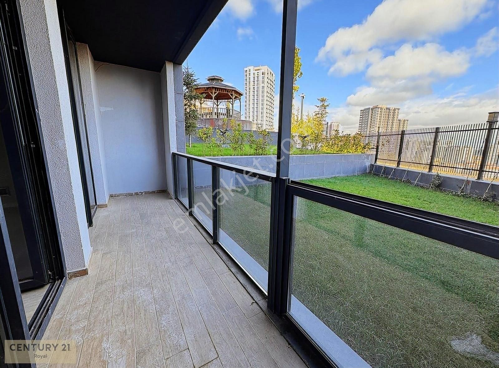 İncek Bella Pais Konutlarında Bahçe Kullanımlı Kiralık 1+1 Daire