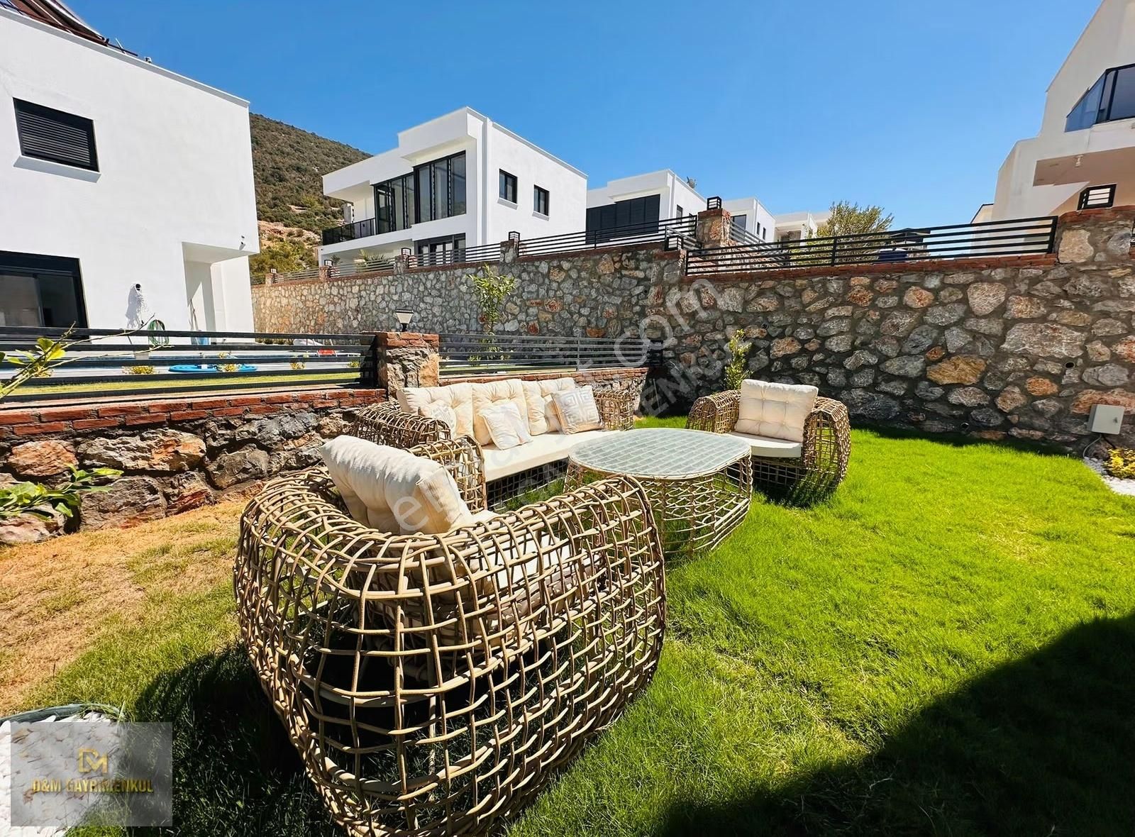 Akbuk'te Deniz Manzaralı Modern Mimarisiyle Göz Kamaştıran Villa - Görsel 23