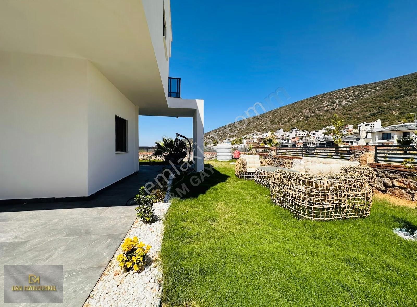 Akbuk'te Deniz Manzaralı Modern Mimarisiyle Göz Kamaştıran Villa - Görsel 9