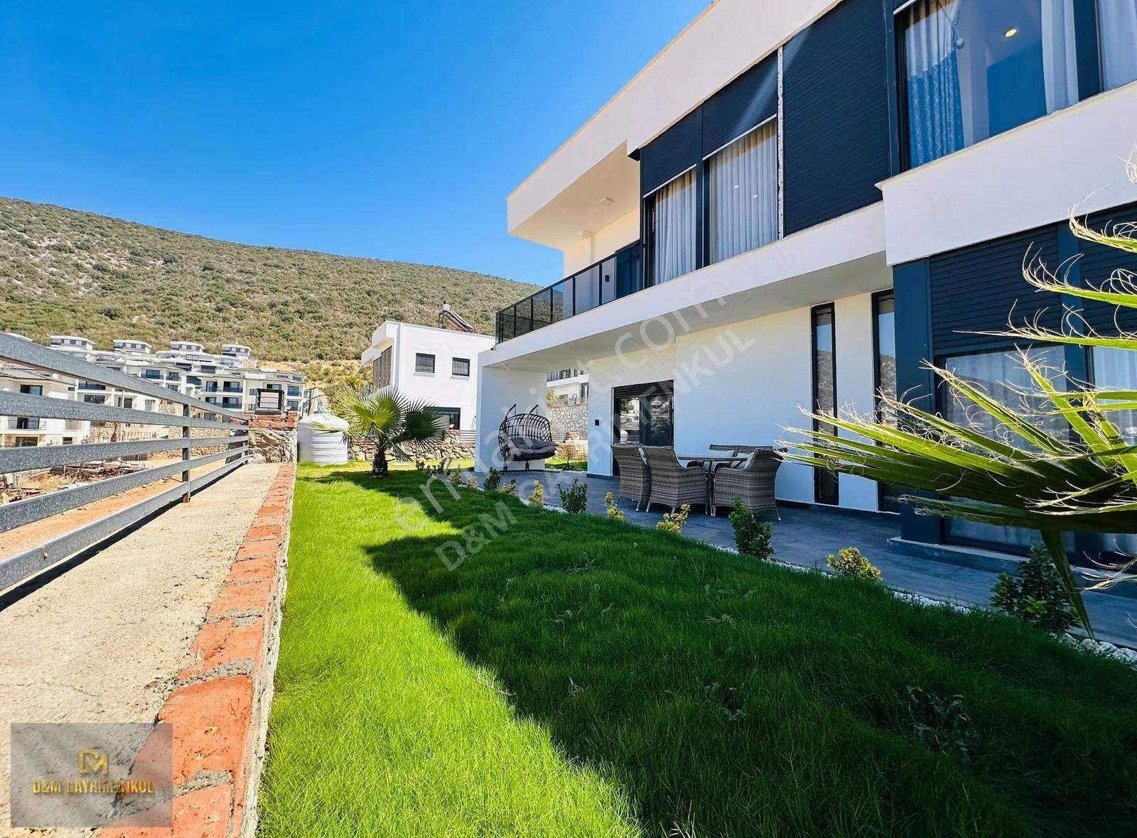 Akbuk'te Deniz Manzaralı Modern Mimarisiyle Göz Kamaştıran Villa - Görsel 24