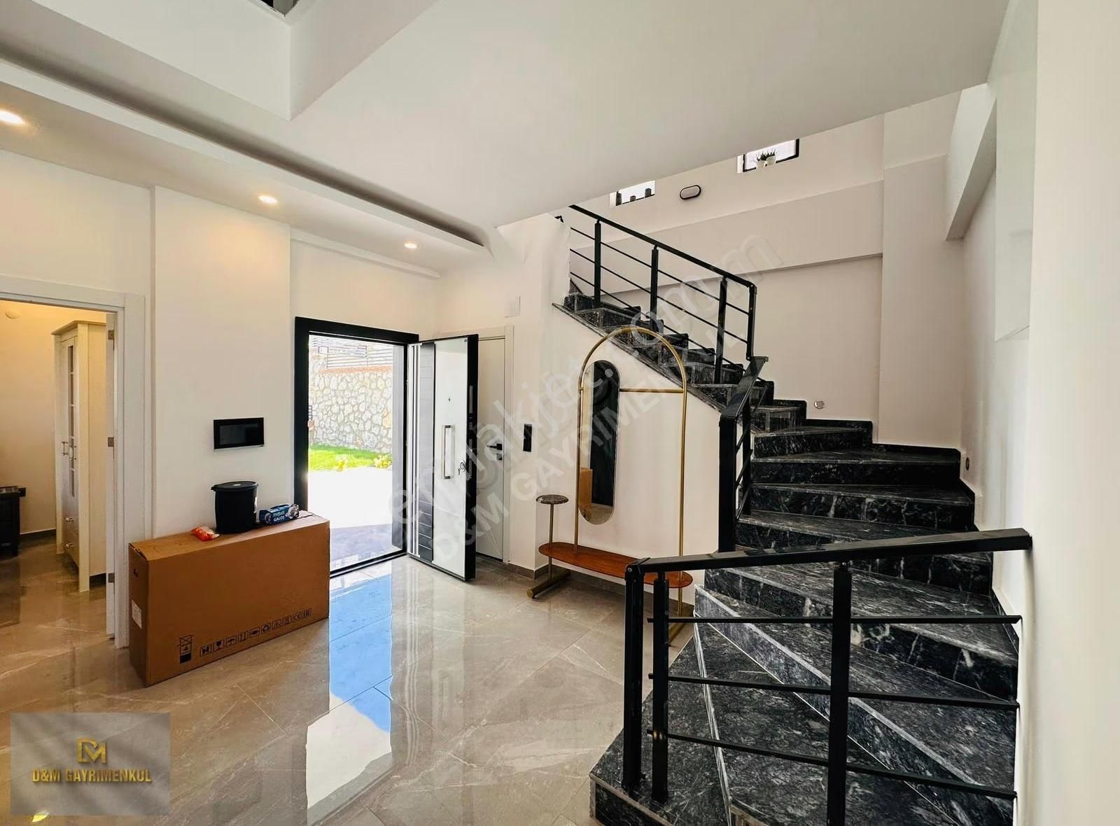 Akbuk'te Deniz Manzaralı Modern Mimarisiyle Göz Kamaştıran Villa - Görsel 17