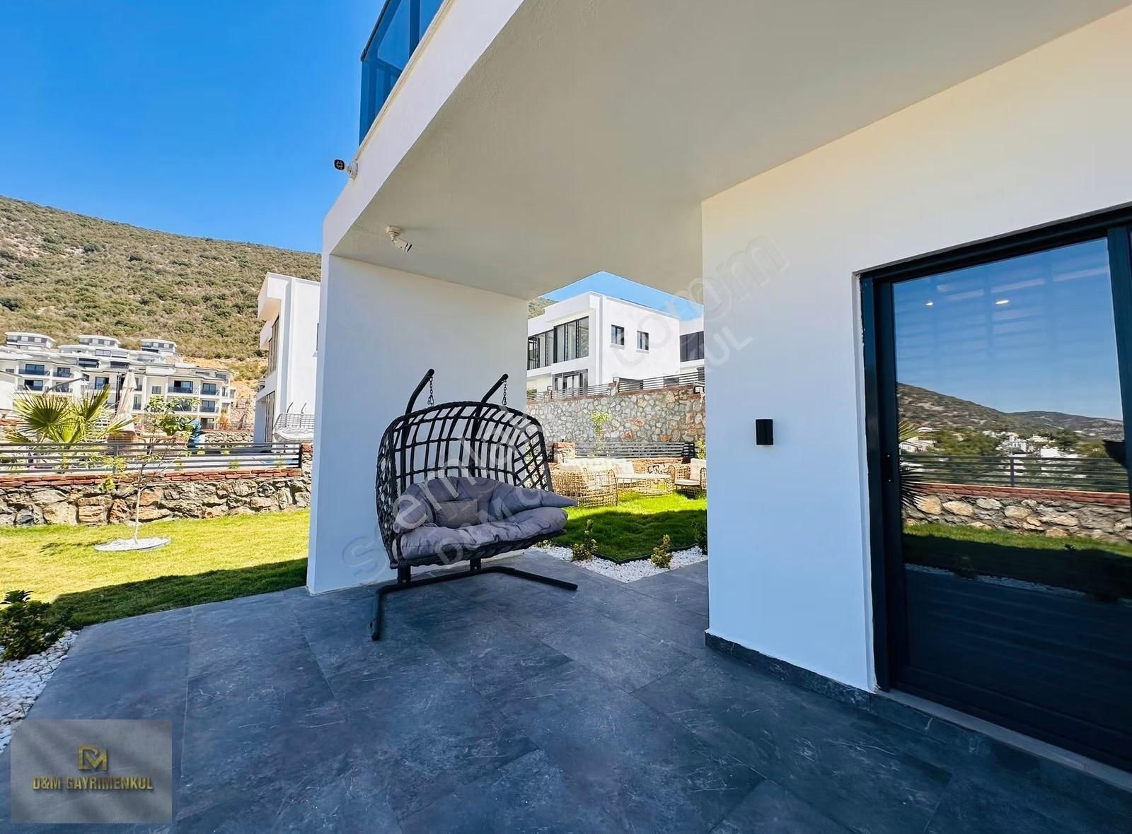 Akbuk'te Deniz Manzaralı Modern Mimarisiyle Göz Kamaştıran Villa - Görsel 28