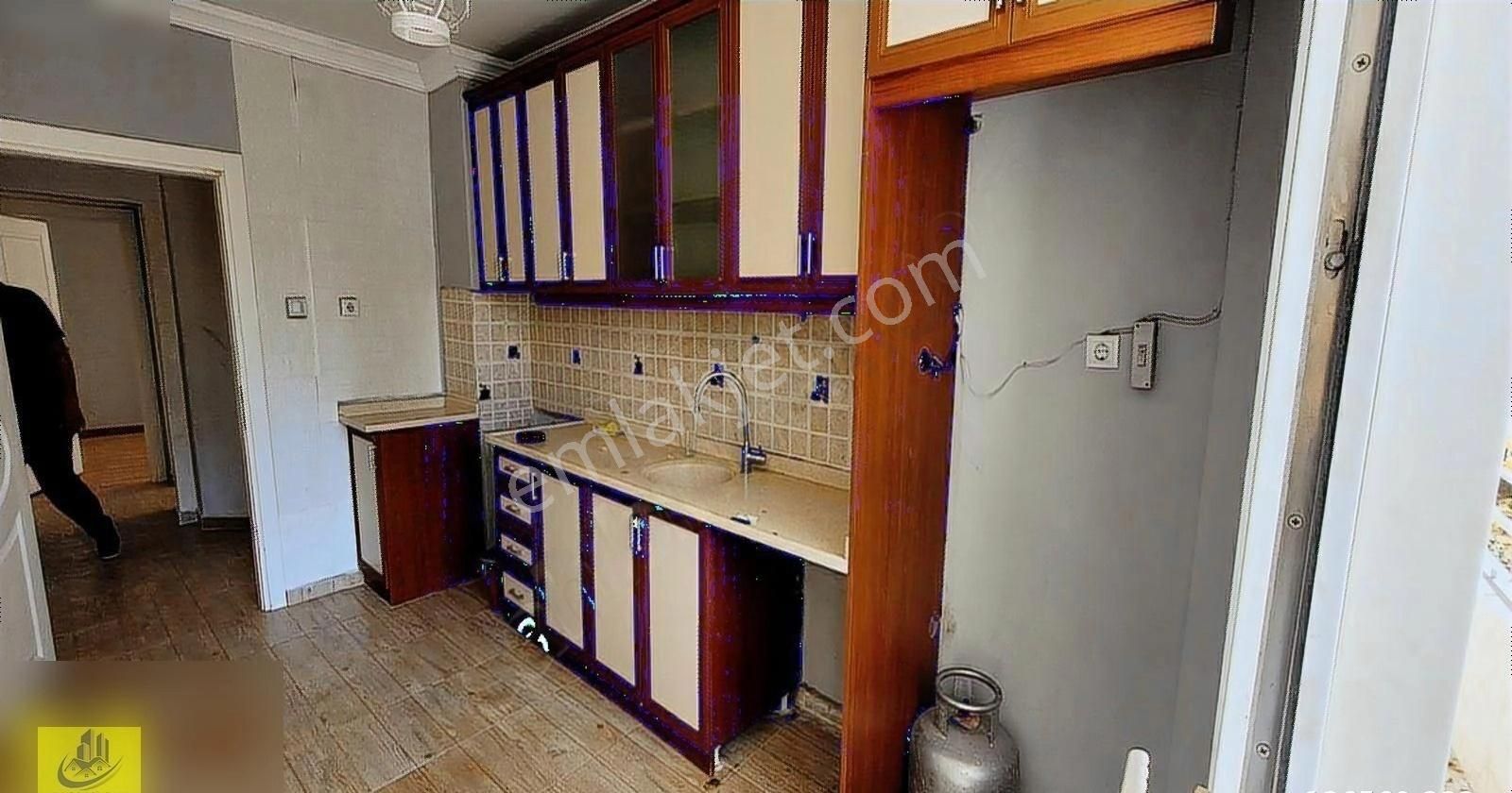 Hürriyet Mah.de Dükkan Üstü 1 Kat 3+1 Yapılı Daire - Görsel 3