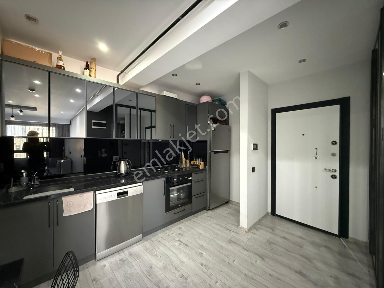 Karınca'dan Mezitli Tapu Karşısı Faik Yıldız'da 2+1 Satılık!