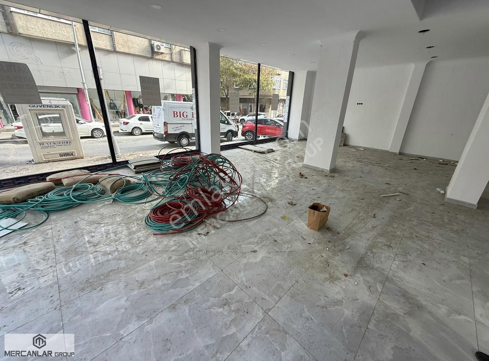 Mercanlar Group'dan Cadde Üzeri Mükemmel Konumda Satılık Dükkan - Görsel 2