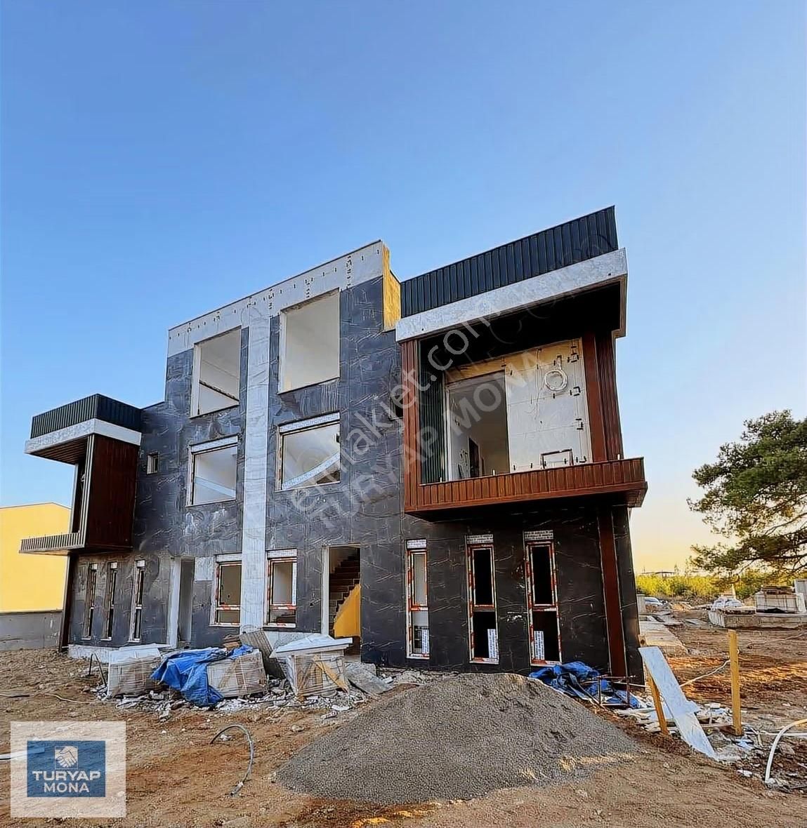 4+1 Müstakil Havuzlu Site İçi Villa