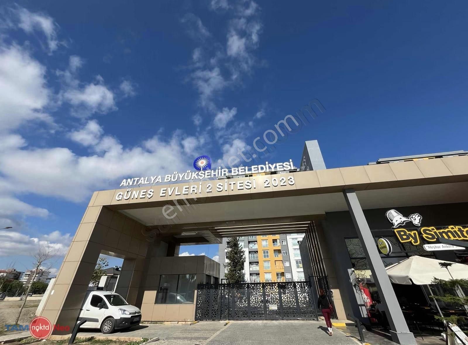 Ela Geredelioğlu'dan Net 100 M² 2+1 Doğalgazlı Site İçinde Daire