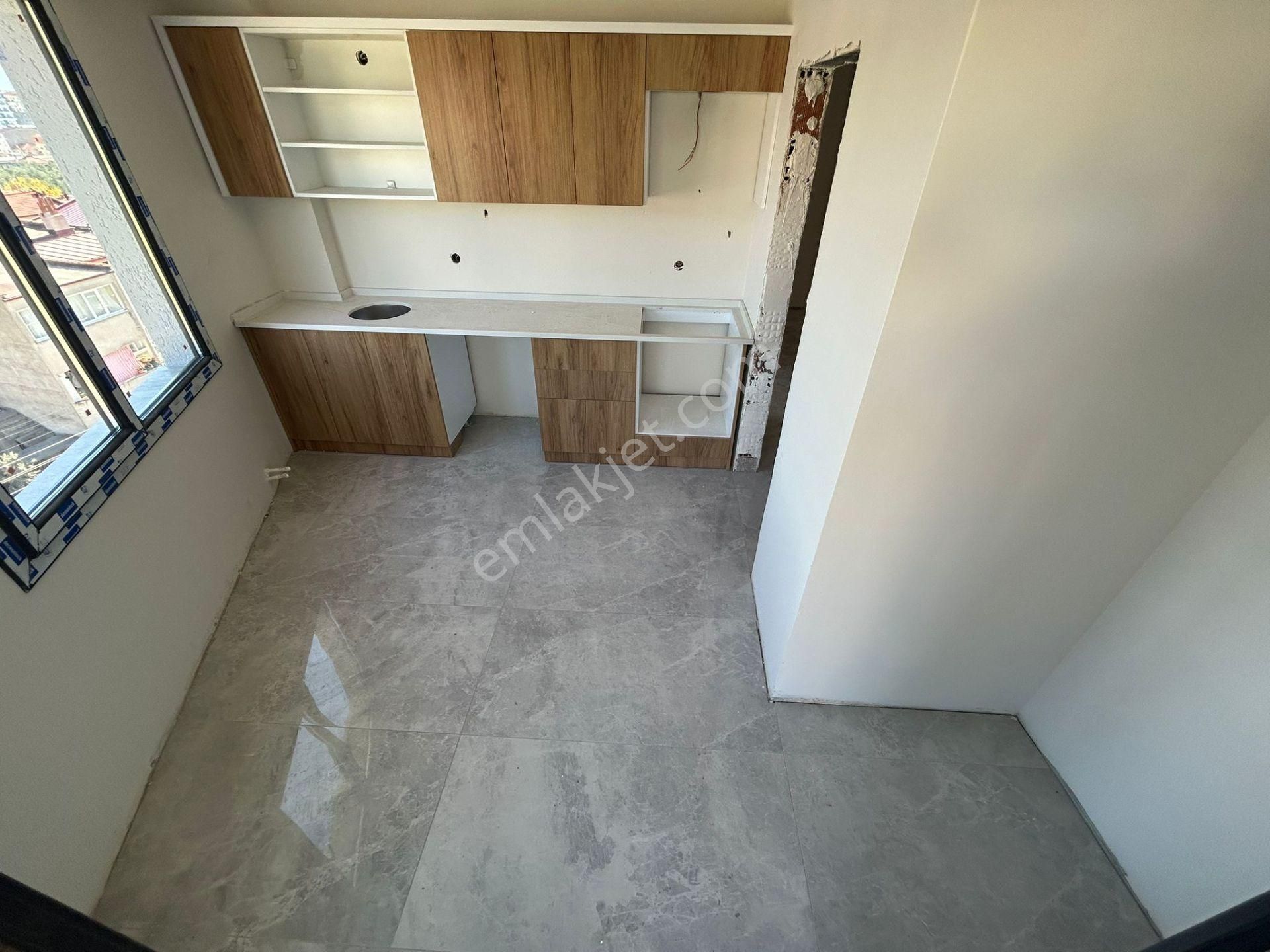 Yükselden Satılık Kadıköyde Ön Cephe Arakat Panoramik Manzaralı 2+1daire - Görsel 17