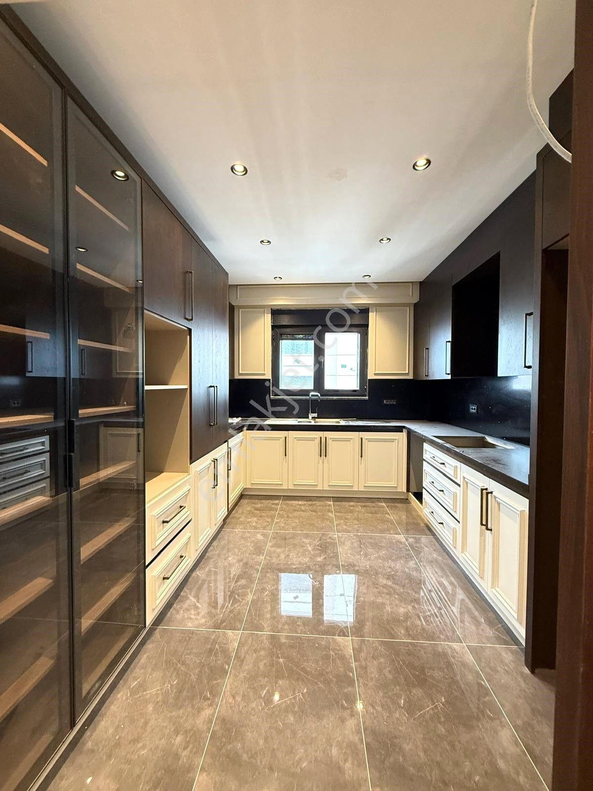 Suadiye Zarada 3+1 Balkonlu Ebeveynli Lüks Sıfır!! - Görsel 8