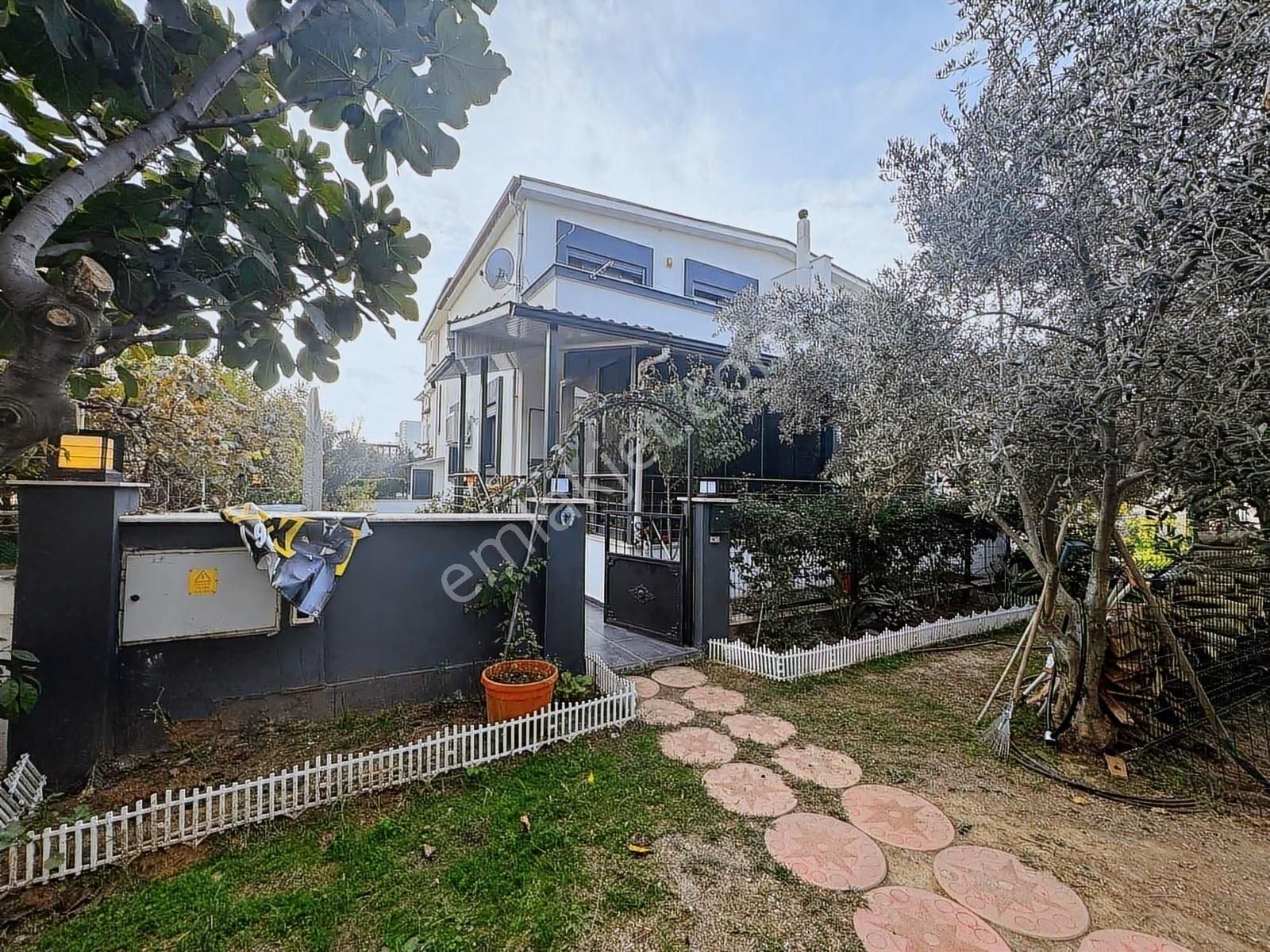 Seferihisar Doğanbey De Satılık 3+1 Yazlık Villa Ultra Lüks