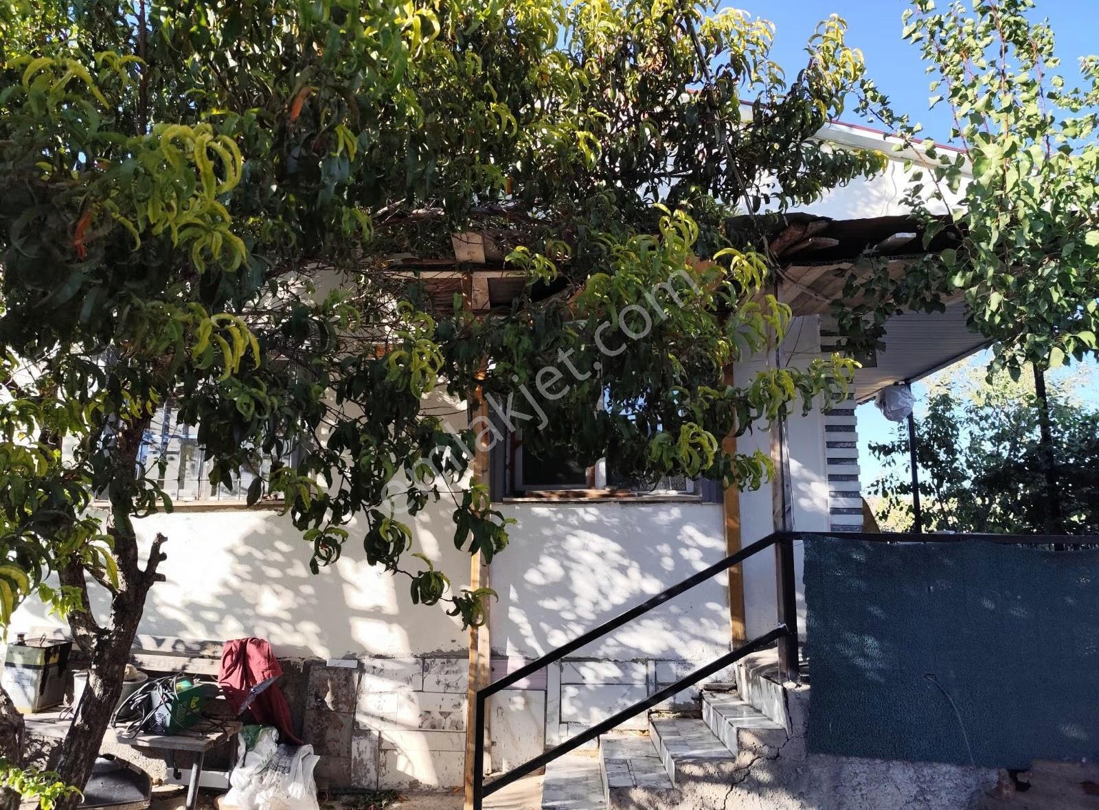 Hankendi Temur Köyünde Satılık Ev Ve Bahçe - Görsel 8