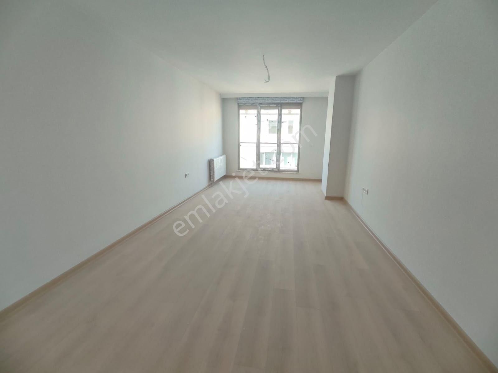 Emlak Dünyasından Altıntepede Satılık 3+2 Dubleks Daire