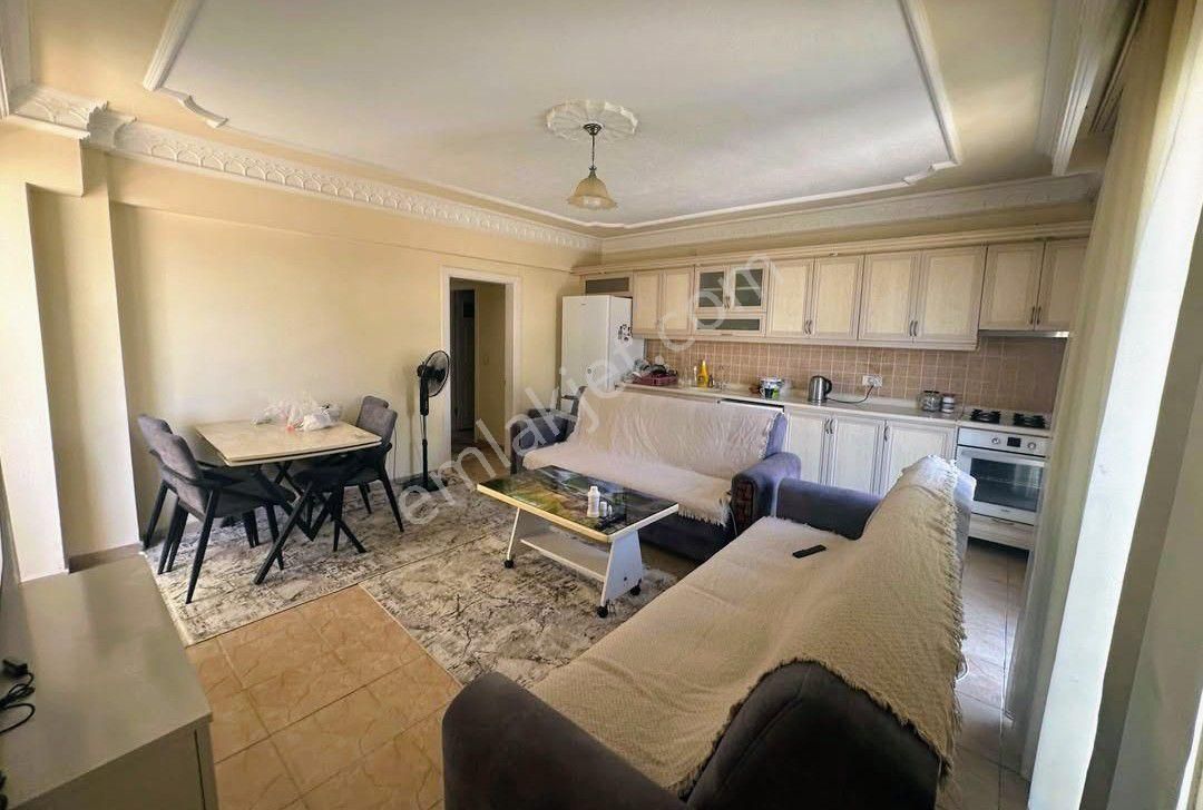 Didim Efeler Mahallesinde Merkezi Konumda Ful Eşyalı 2+1 Satılık Ara Kat Daire