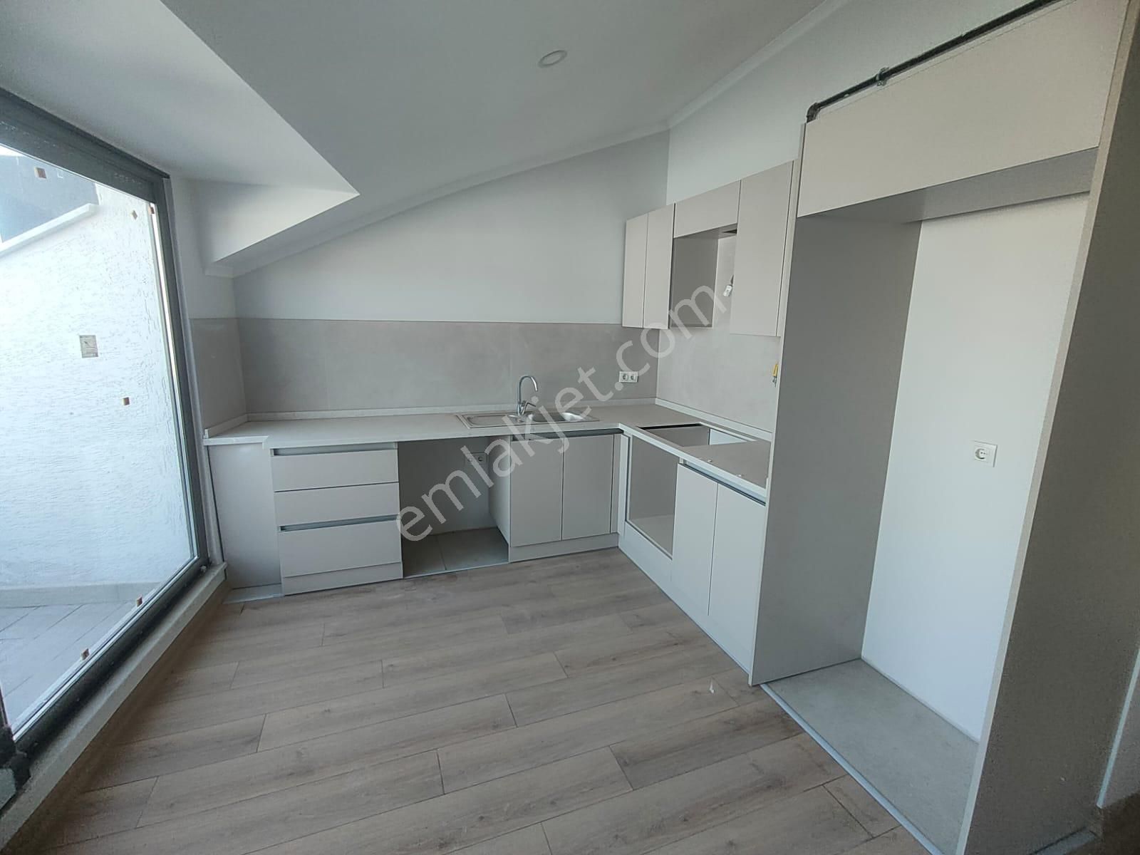 Emlak Dünyasından Altıntepede Satılık 3+1 Dubleks Daire - Görsel 11