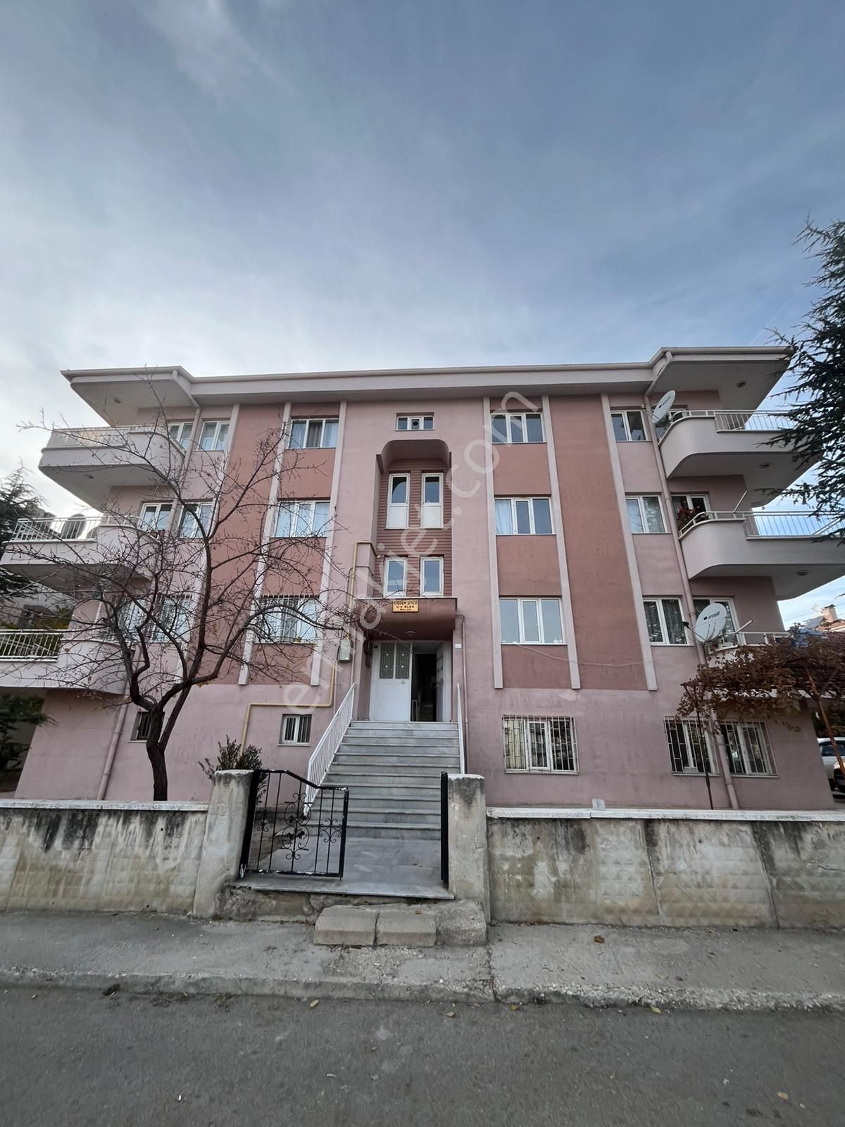 Afyon Üçok Emlaktan Mareşal F Çakmak Mah Satılık 3+1 Daire - Görsel 2