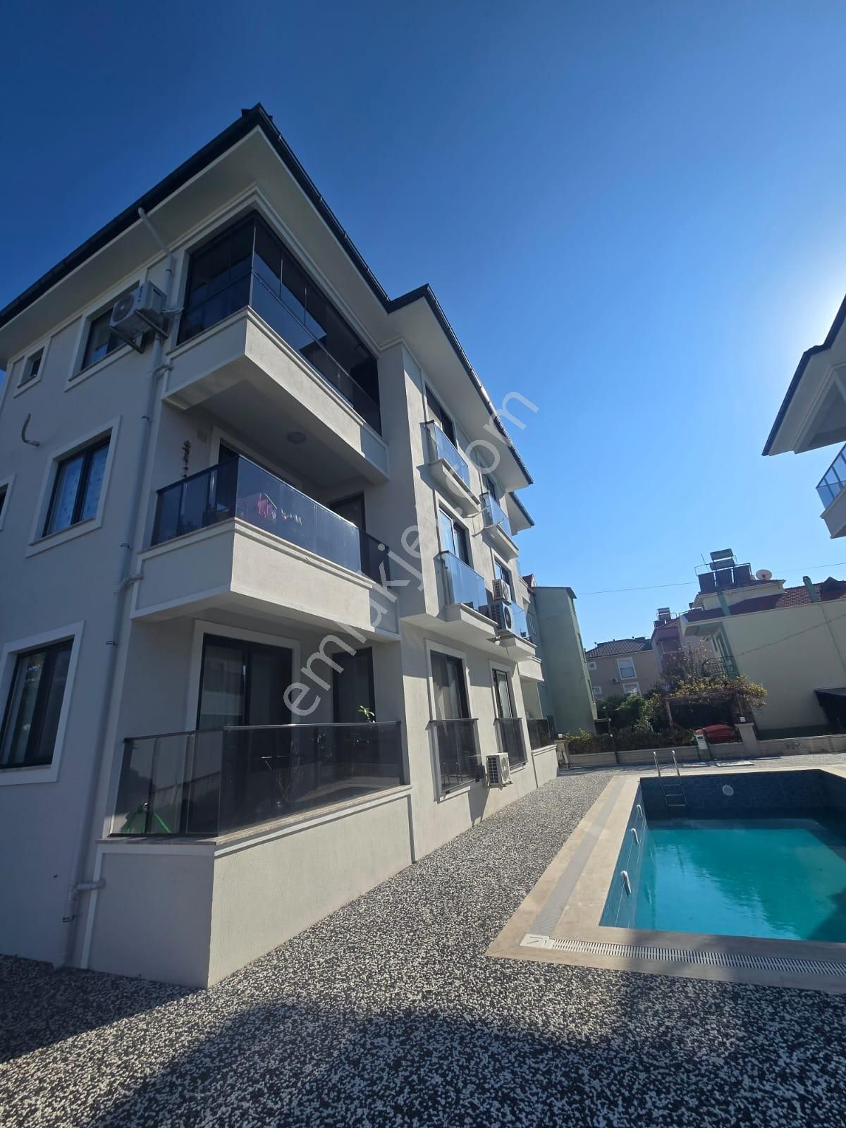 Çiğdem Emelak'tan Ortaca'da Havuzlu Satılık 1+1 Daire - Görsel 4