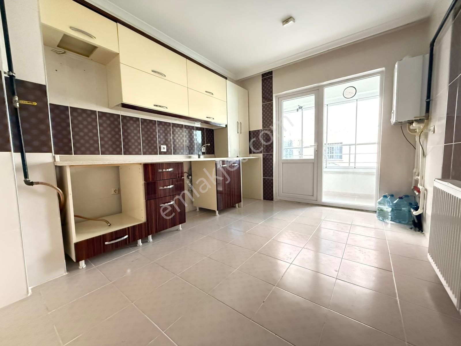 Turan'dan Karakeçili Cd Paraleli Ara Katta 3+1 Kiralık Daire