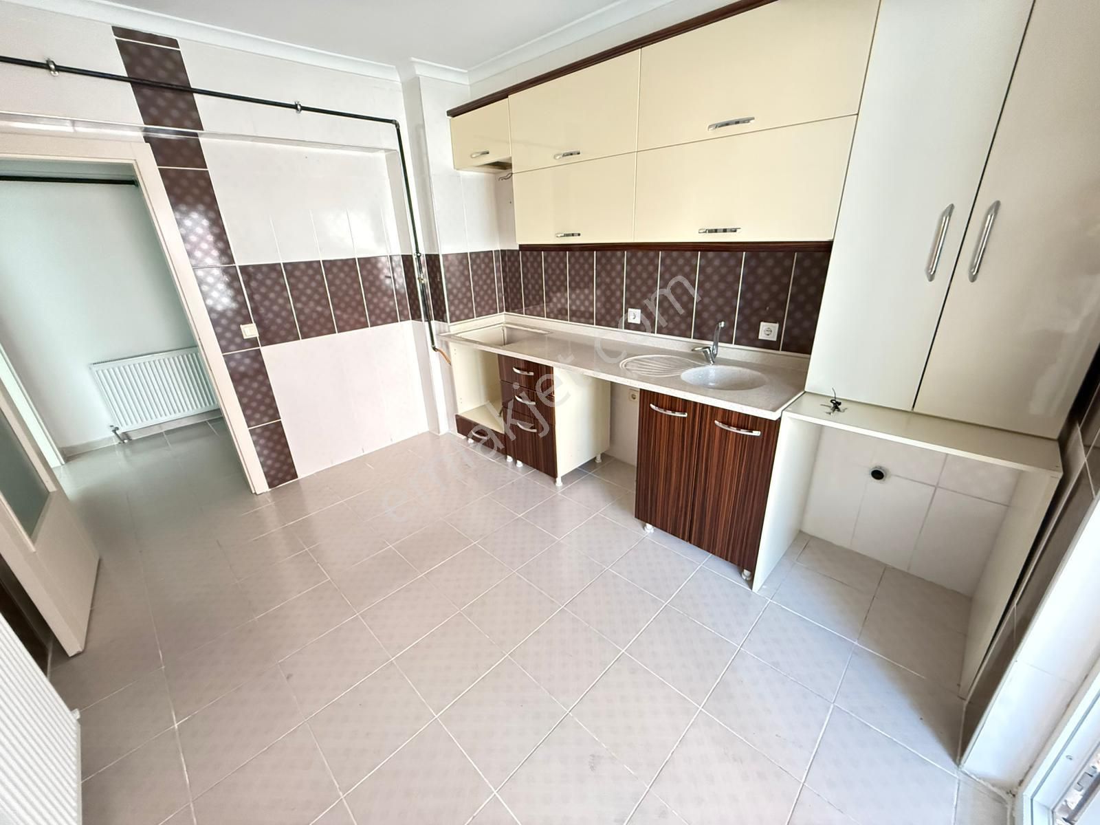 Turan'dan Karakeçili Cd Paraleli Ara Katta 3+1 Kiralık Daire - Görsel 9