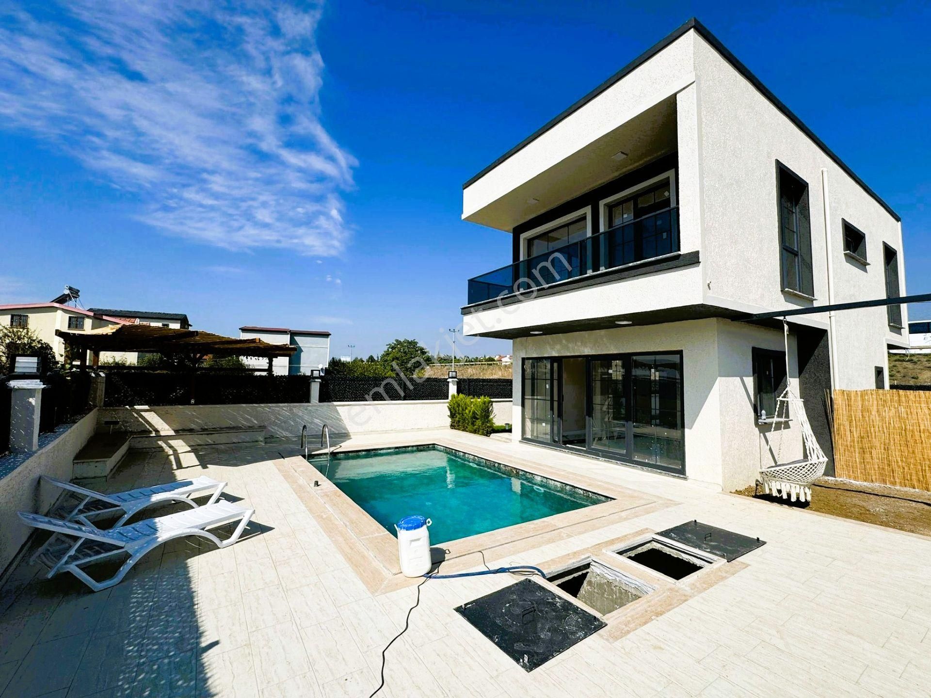 Yeniçiftlik'de Denize 200 Metre Mesafede Havuzlu Müstakil Lüks Villa - Görsel 2