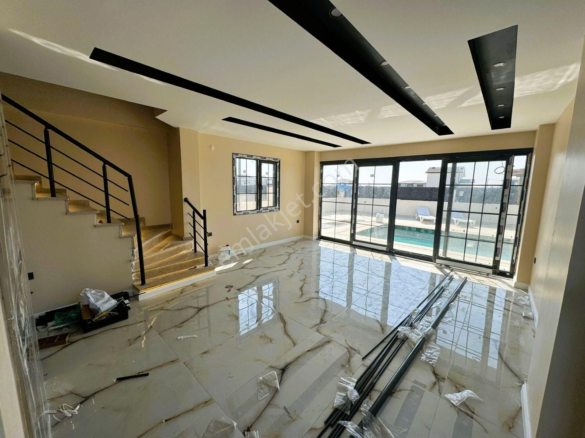 Yeniçiftlik'de Denize 200 Metre Mesafede Havuzlu Müstakil Lüks Villa - Görsel 9