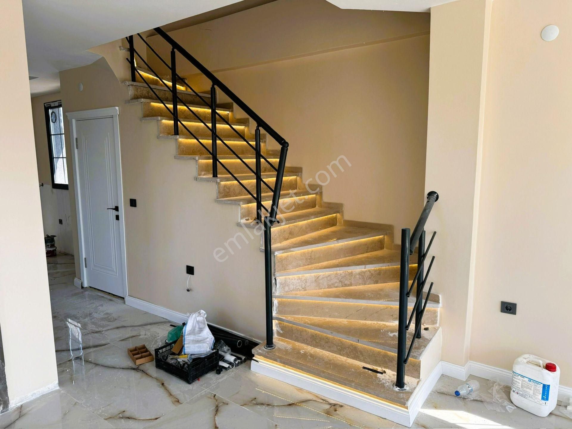 Yeniçiftlik'de Denize 200 Metre Mesafede Havuzlu Müstakil Lüks Villa - Görsel 13