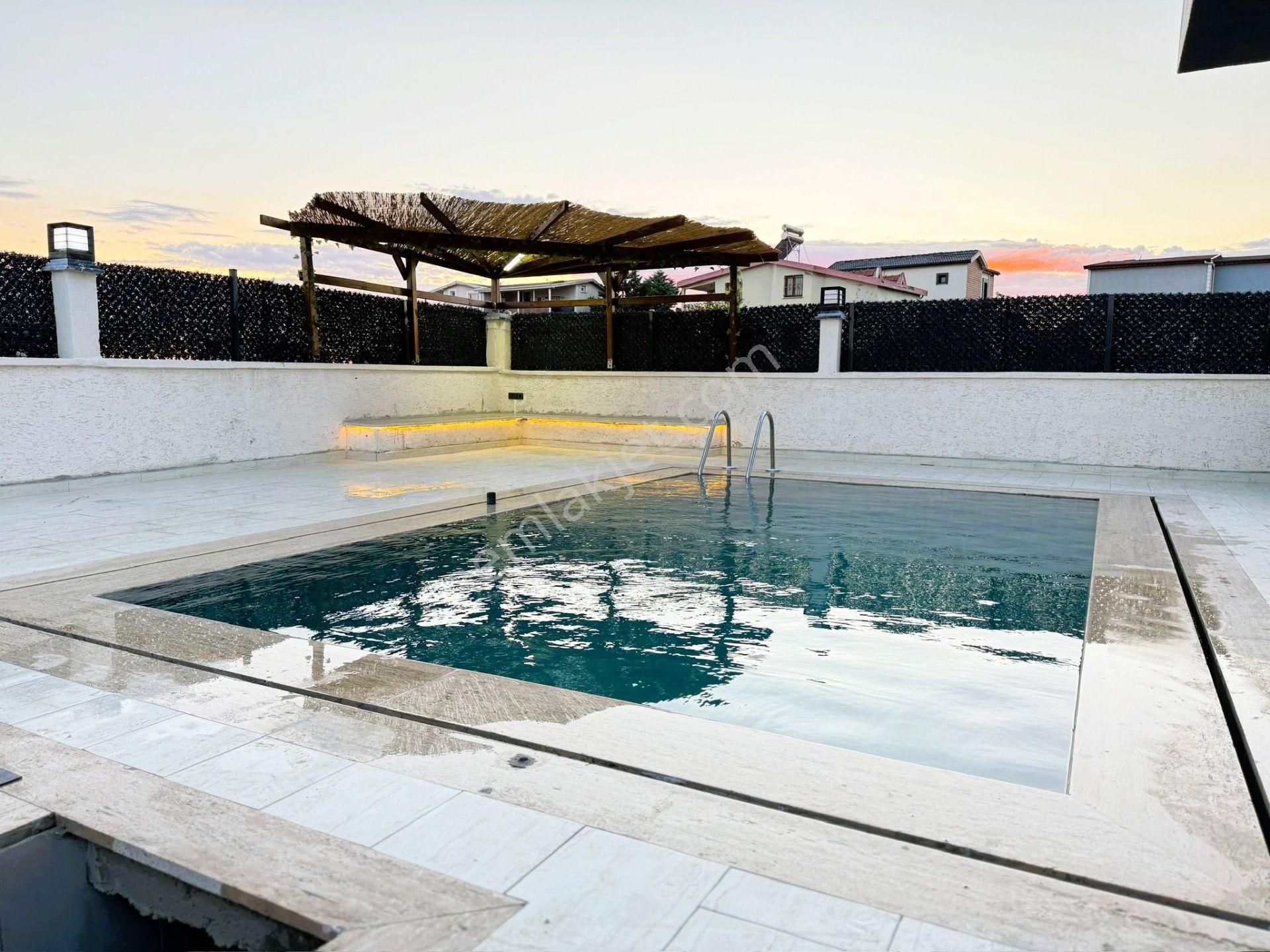 Yeniçiftlik'de Denize 200 Metre Mesafede Havuzlu Müstakil Lüks Villa - Görsel 25