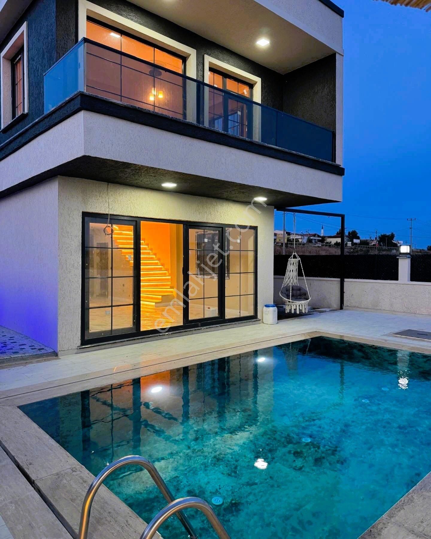 Yeniçiftlik'de Denize 200 Metre Mesafede Havuzlu Müstakil Lüks Villa - Görsel 3