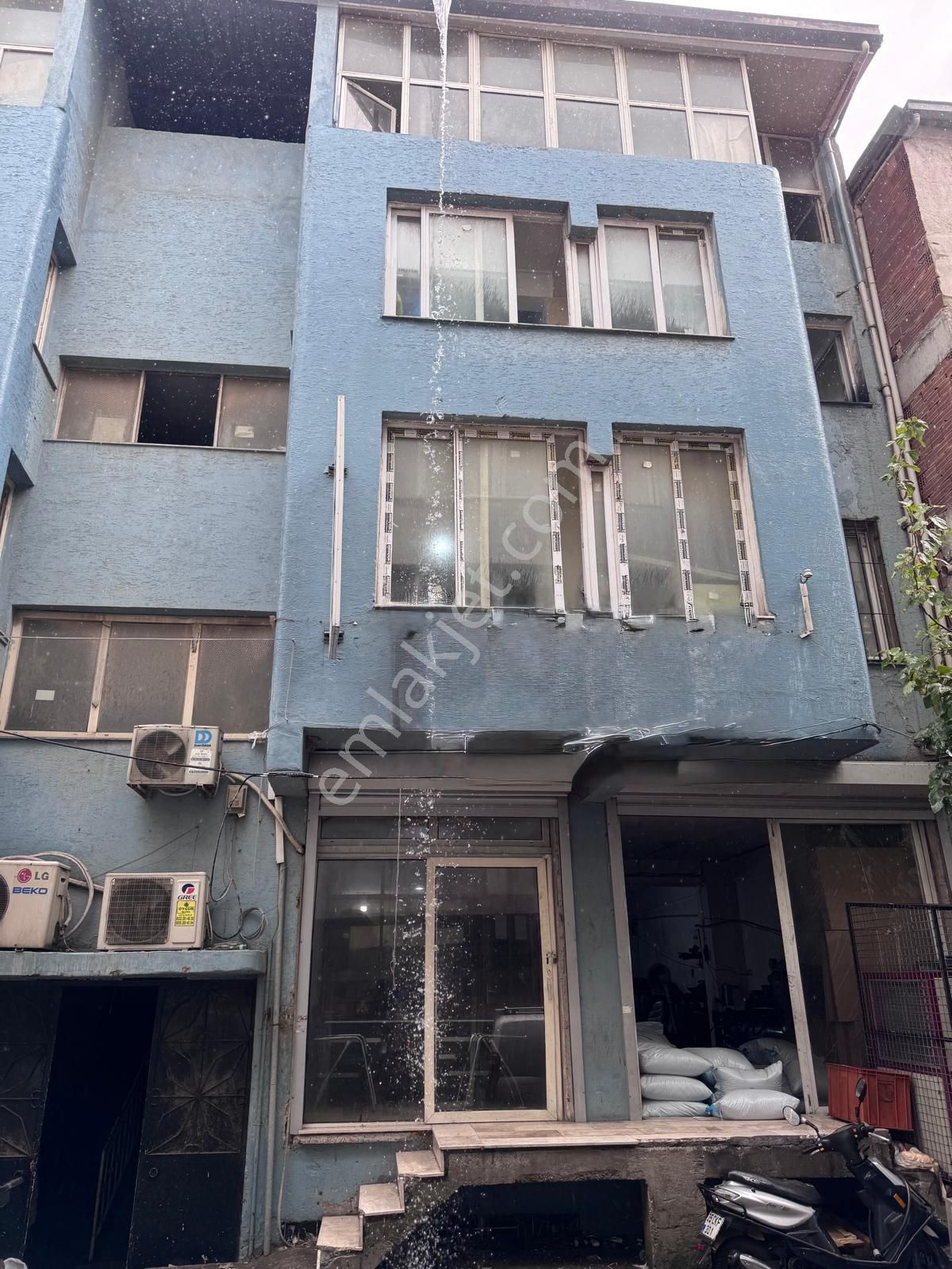 Ayakkabıcılar Sitesinde Satılık 4 Katlı Komple Bina 260m2 - Bornova İzmır