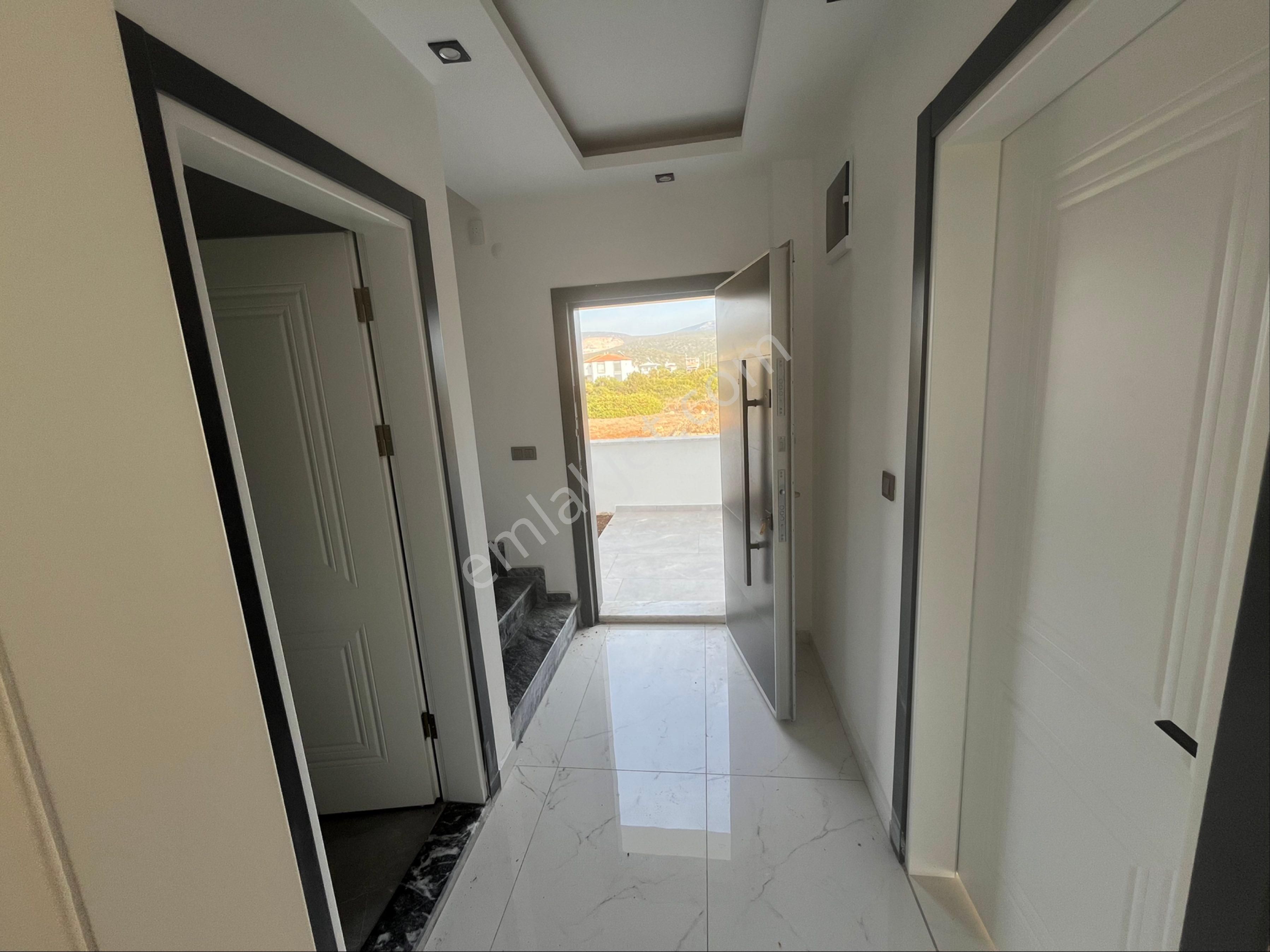 Zirve Gayrimenkul'den Full Denize 1 Km Mesafede Tam Mustakil 4+1 Villa - Görsel 9