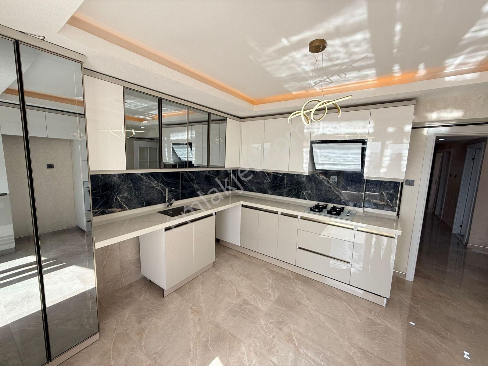 Esertepe Mahallesi'nde Hamamlı 3+1 Ultra Lüks Yapılı Daire! - Görsel 3