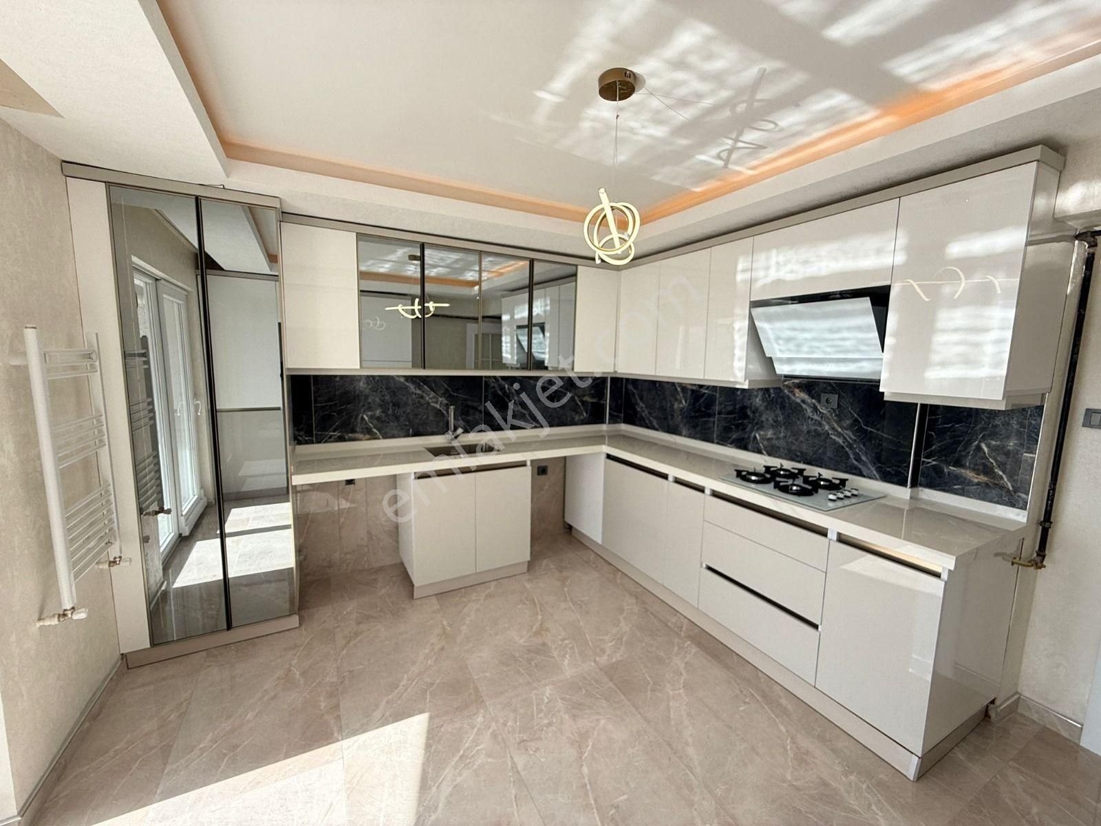 Esertepe Mahallesi'nde Hamamlı 3+1 Ultra Lüks Yapılı Daire! - Görsel 2