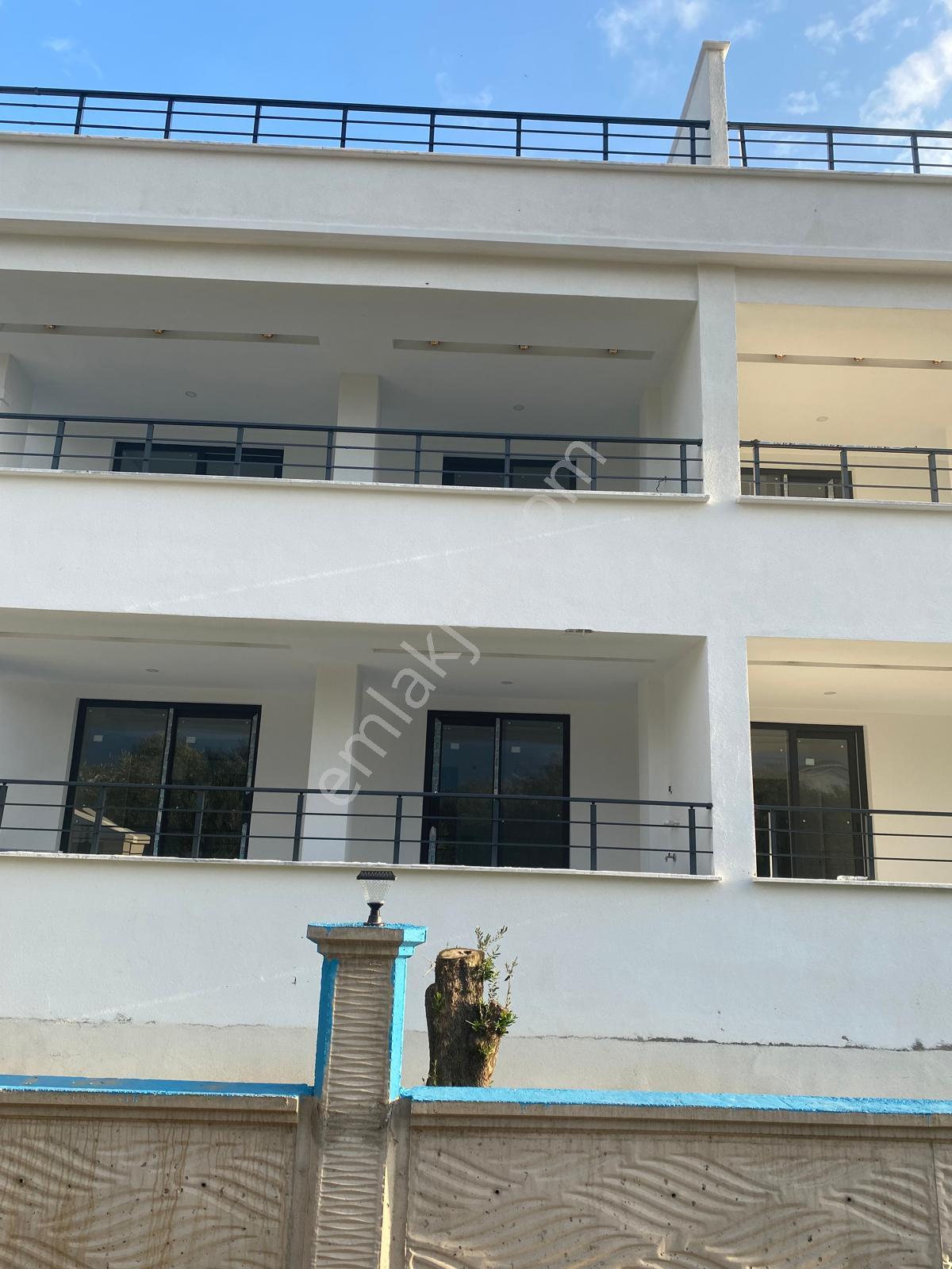 Zeytinli’de 200 M² 3+1 Açık Mutfak, 80 M² Teraslı, 2 Mutfak & 3 Banyolu, Yerden Isıtmalı - Görsel 16