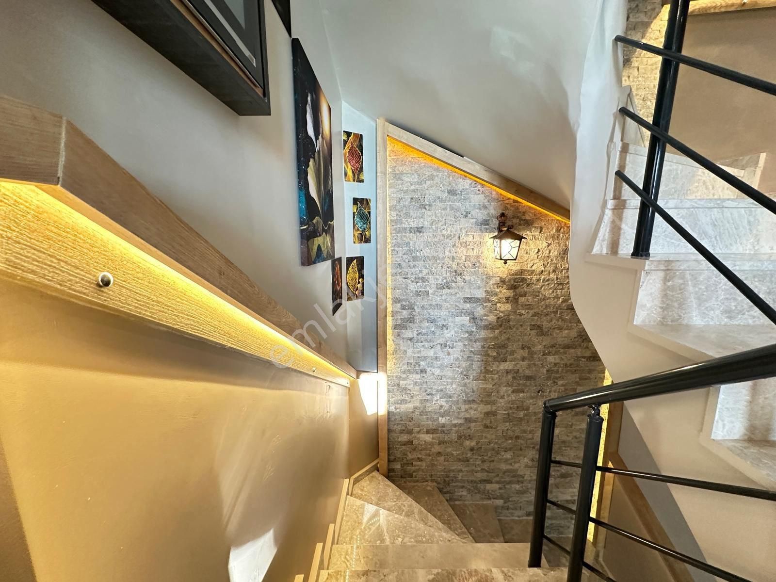 Hisar Mahallesi 3+1 , Köşe Konum, Deniz Manzaralı, Full Eşyalı Takasa Açık Villa - Görsel 24