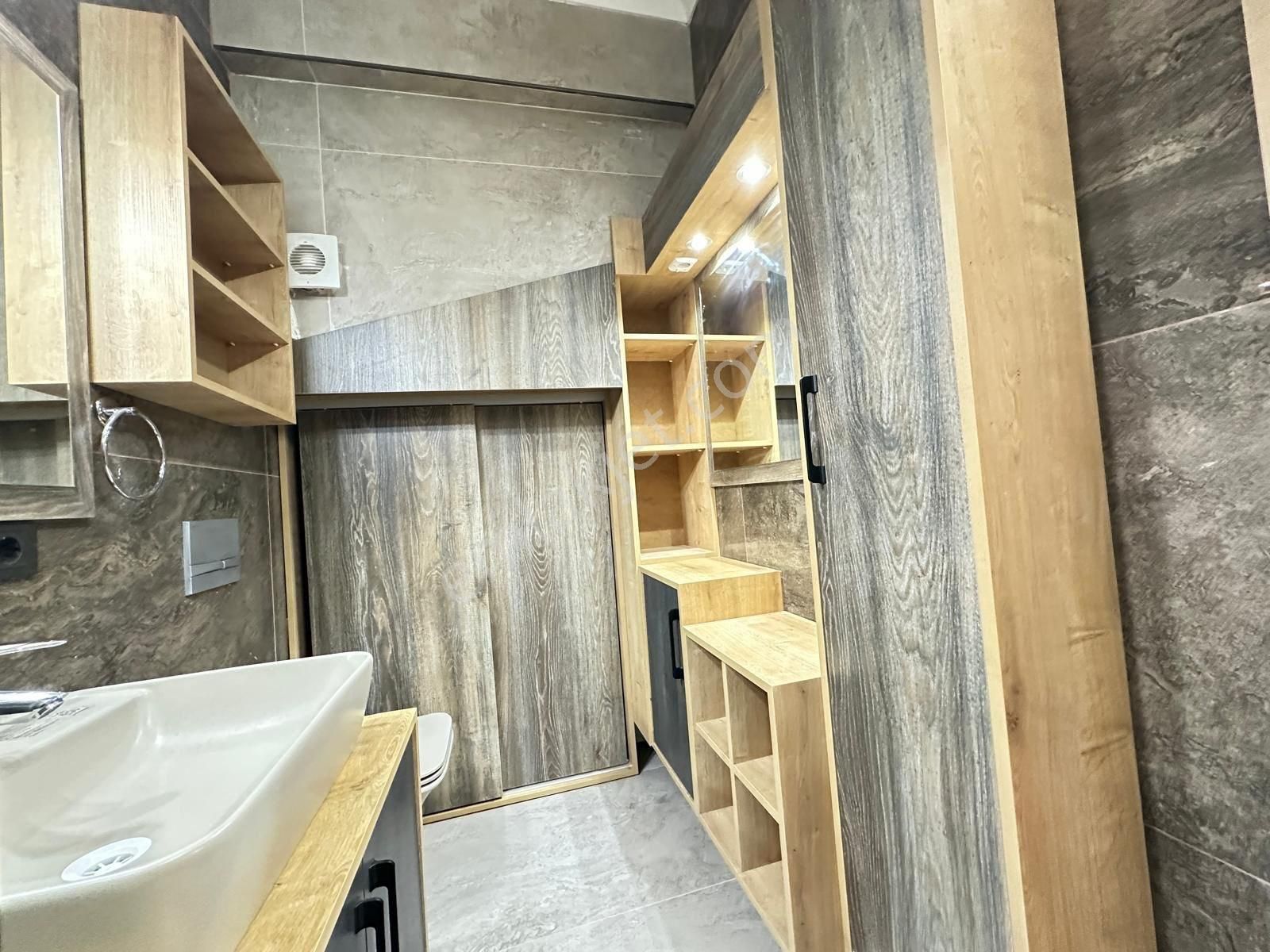 Hisar Mahallesi 3+1 , Köşe Konum, Deniz Manzaralı, Full Eşyalı Takasa Açık Villa - Görsel 32