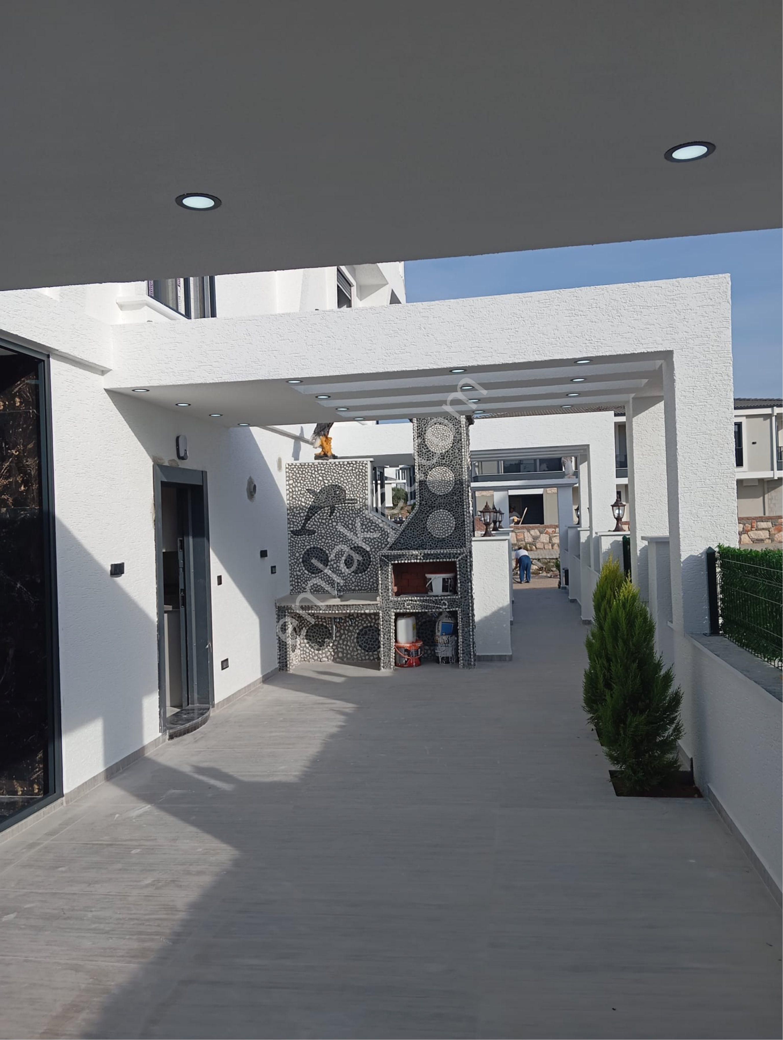 Hisar Mahallesi 3+1 , Köşe Konum, Deniz Manzaralı, Full Eşyalı Takasa Açık Villa - Görsel 5