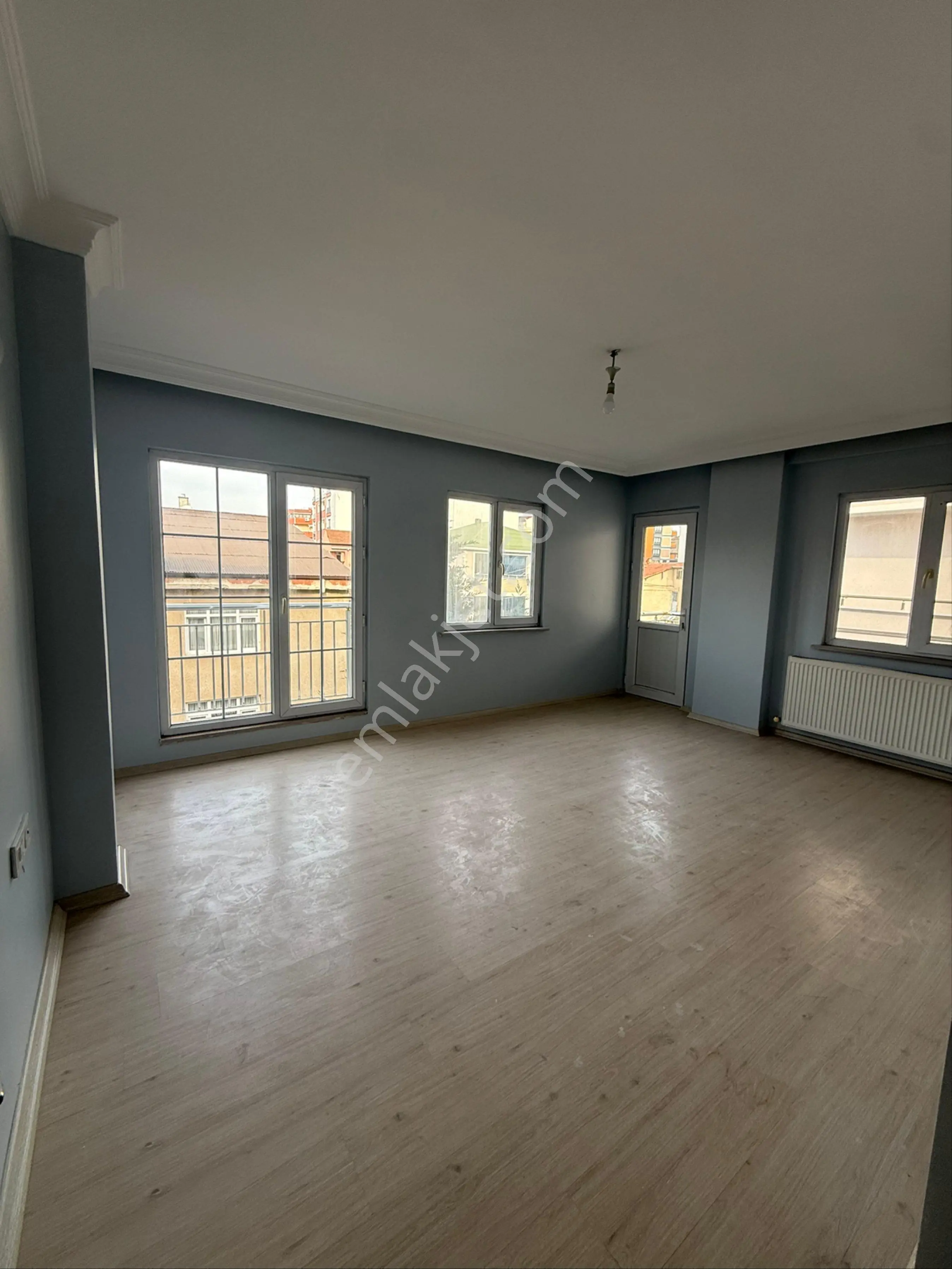 Çayırova Yeni Yapılan Kent Meydanın Dibinde 100m2 Arakat