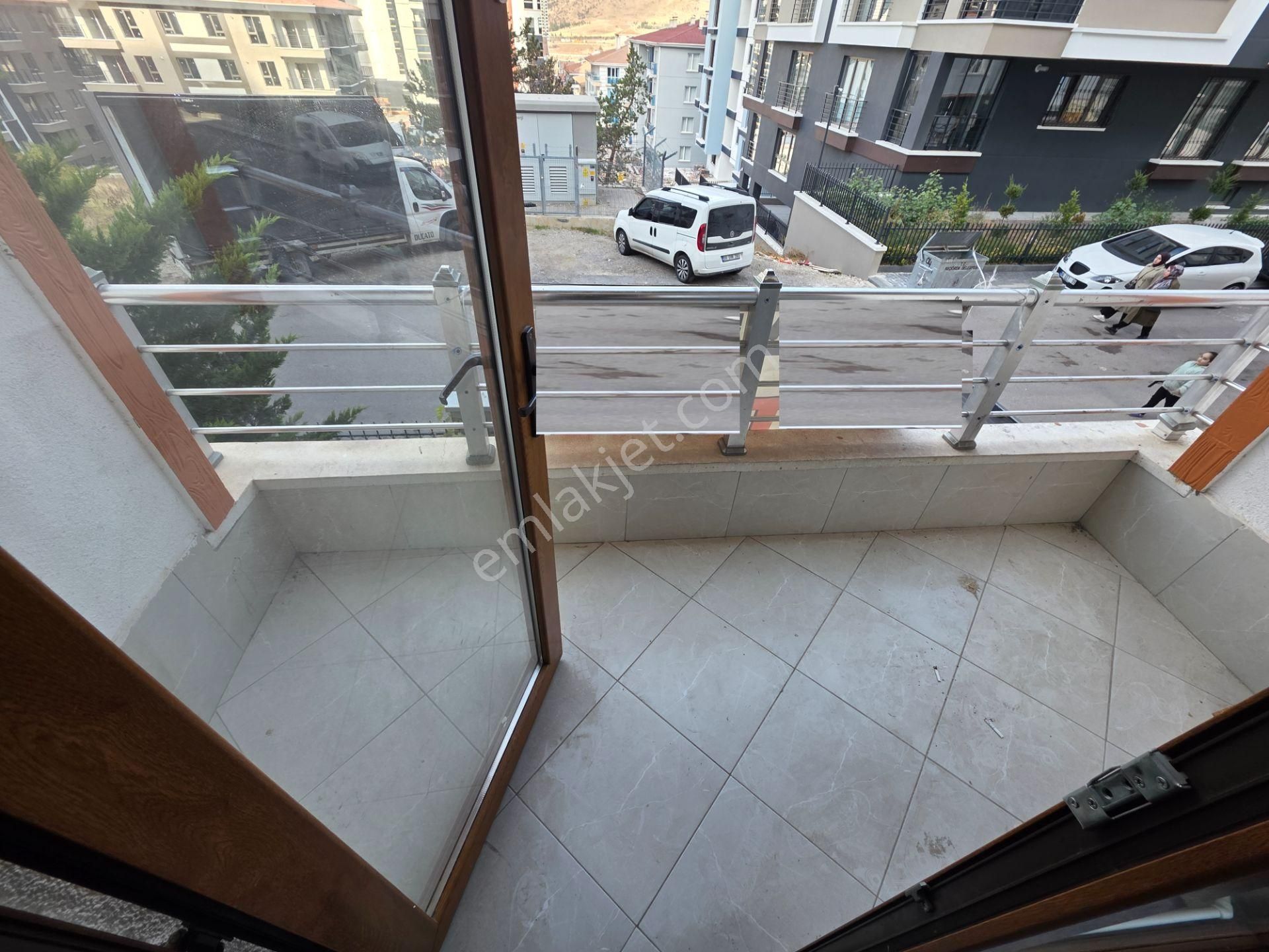 Keçiöde Kanuni Mah 1. Kat 3+1 Çift Banyo Asansörlü Yeni Bina - Görsel 5