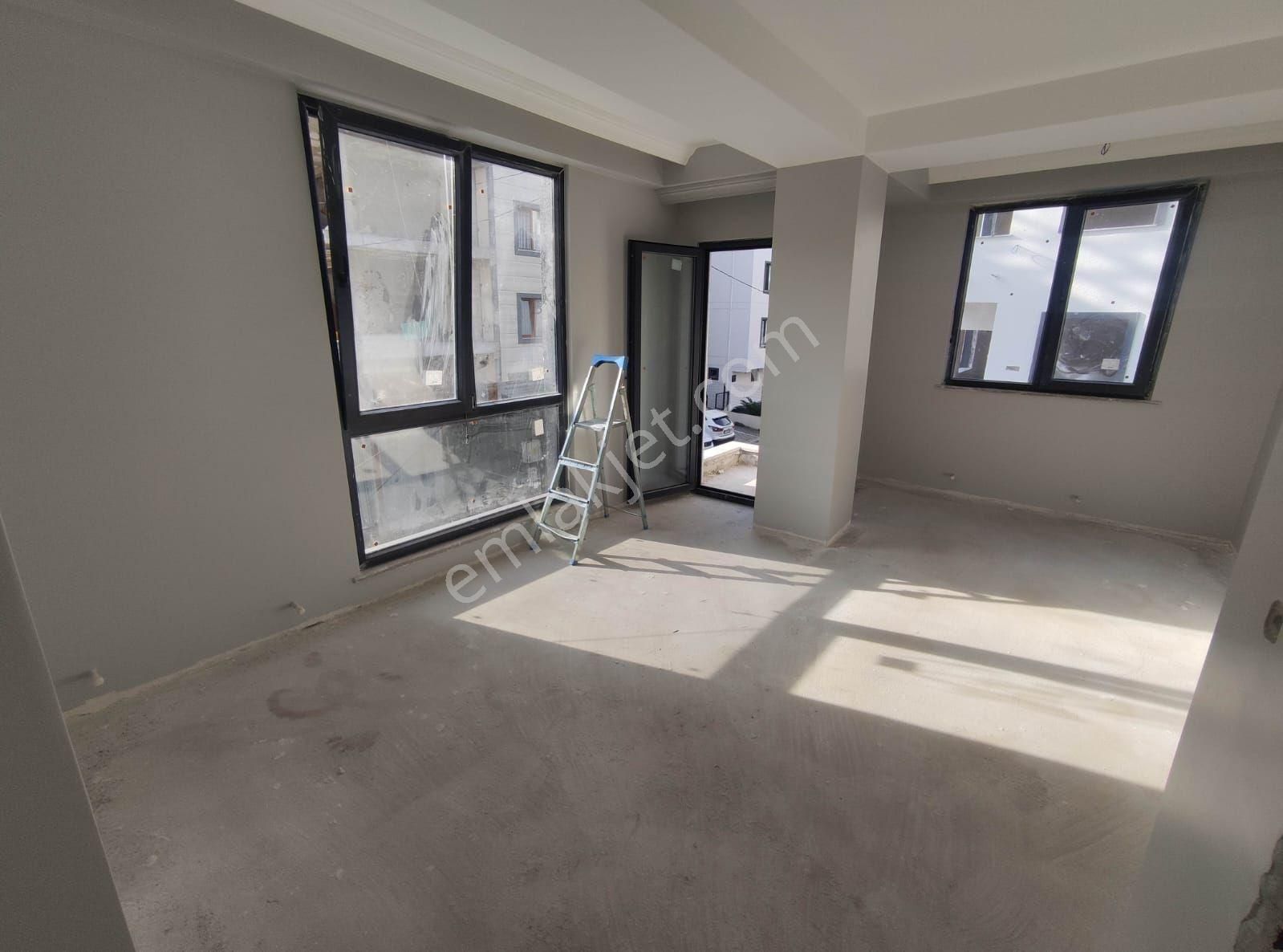 Ümraniye'de Metroya Yakın Sıfır Bina Balkonlu 2+1 Satılık Daire