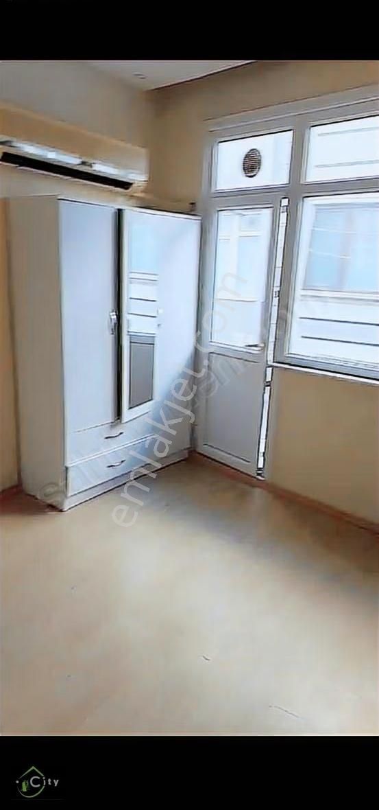 Şehremini Küçük Park Yanın Satılık Boş Daire 1 Kat 2+1 Balkoun - Görsel 4