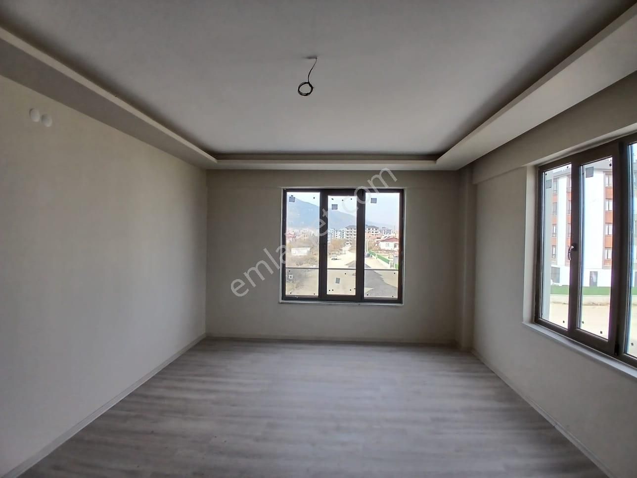 Akçay Emlak'tan Akşehir Yeni Hastahane Yolu Üzerinde Satılık Garajlı Sıfır 3+1 Daire - Görsel 28